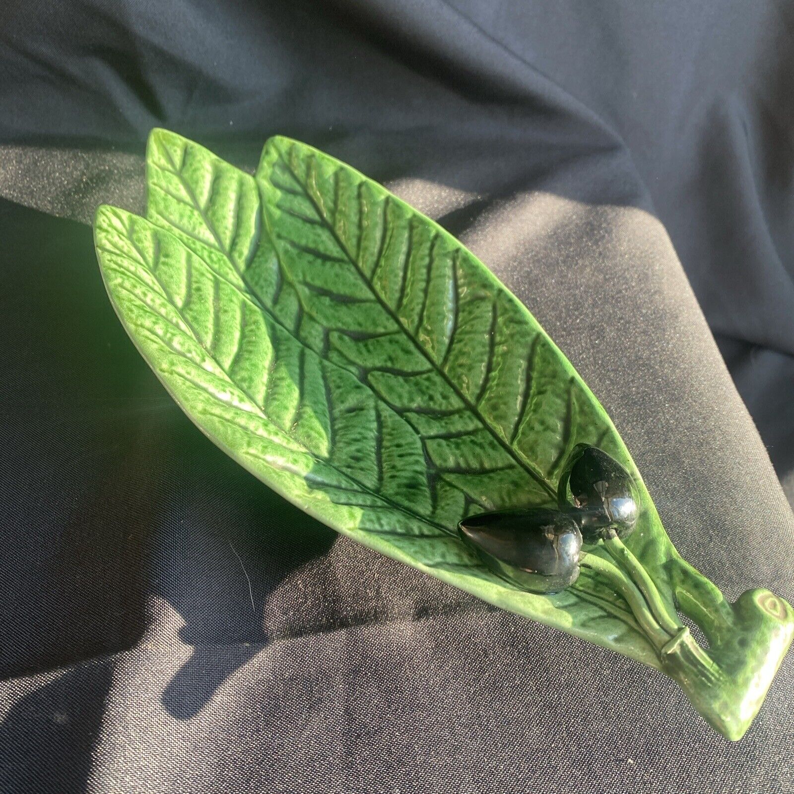 Ceramic olive dish - Caldas da Rainha Aires C Leal Portugal - (9165)