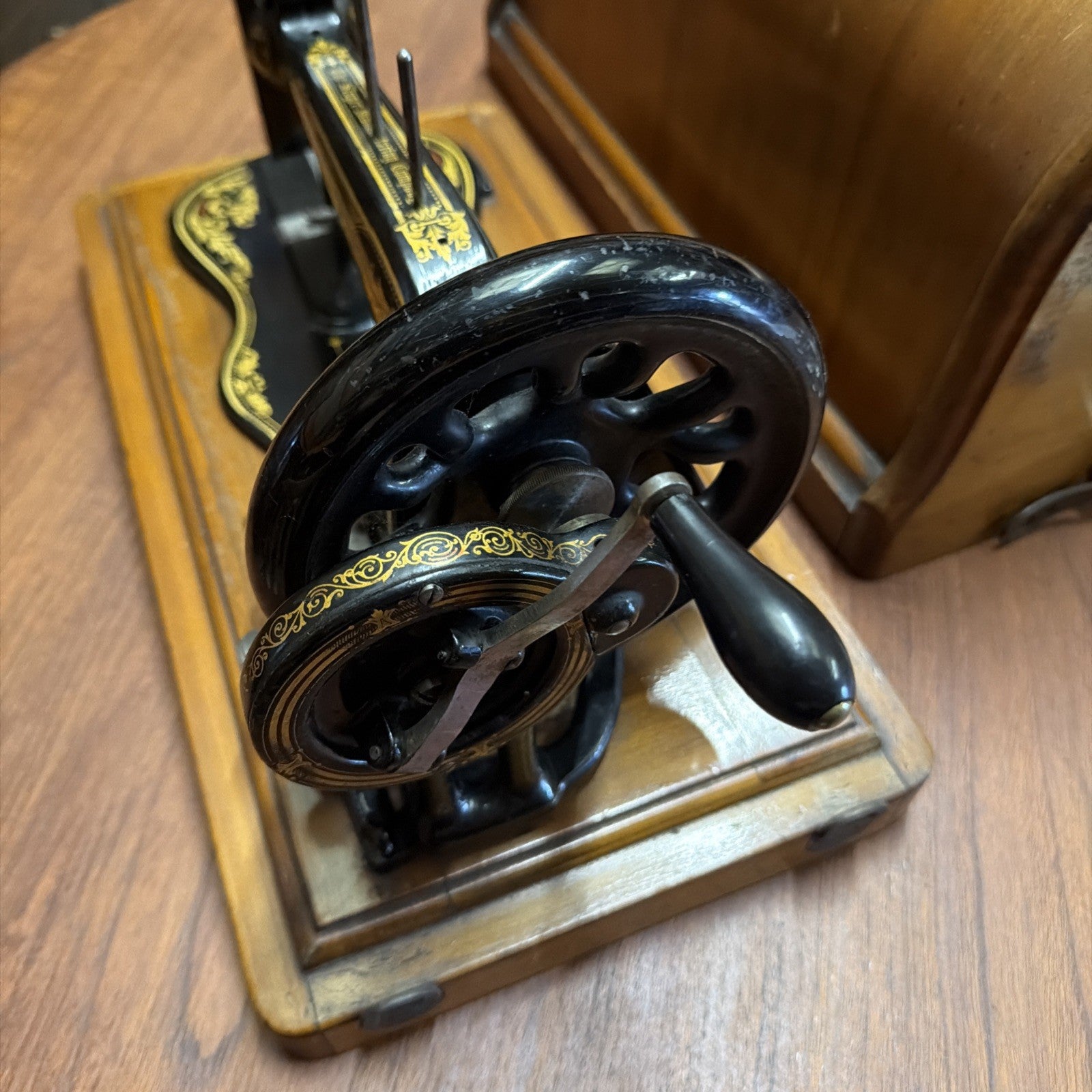 Singer Sewing Machine 1888 Fiddle Base 12K beautiful condition with case Antique - (2097) 