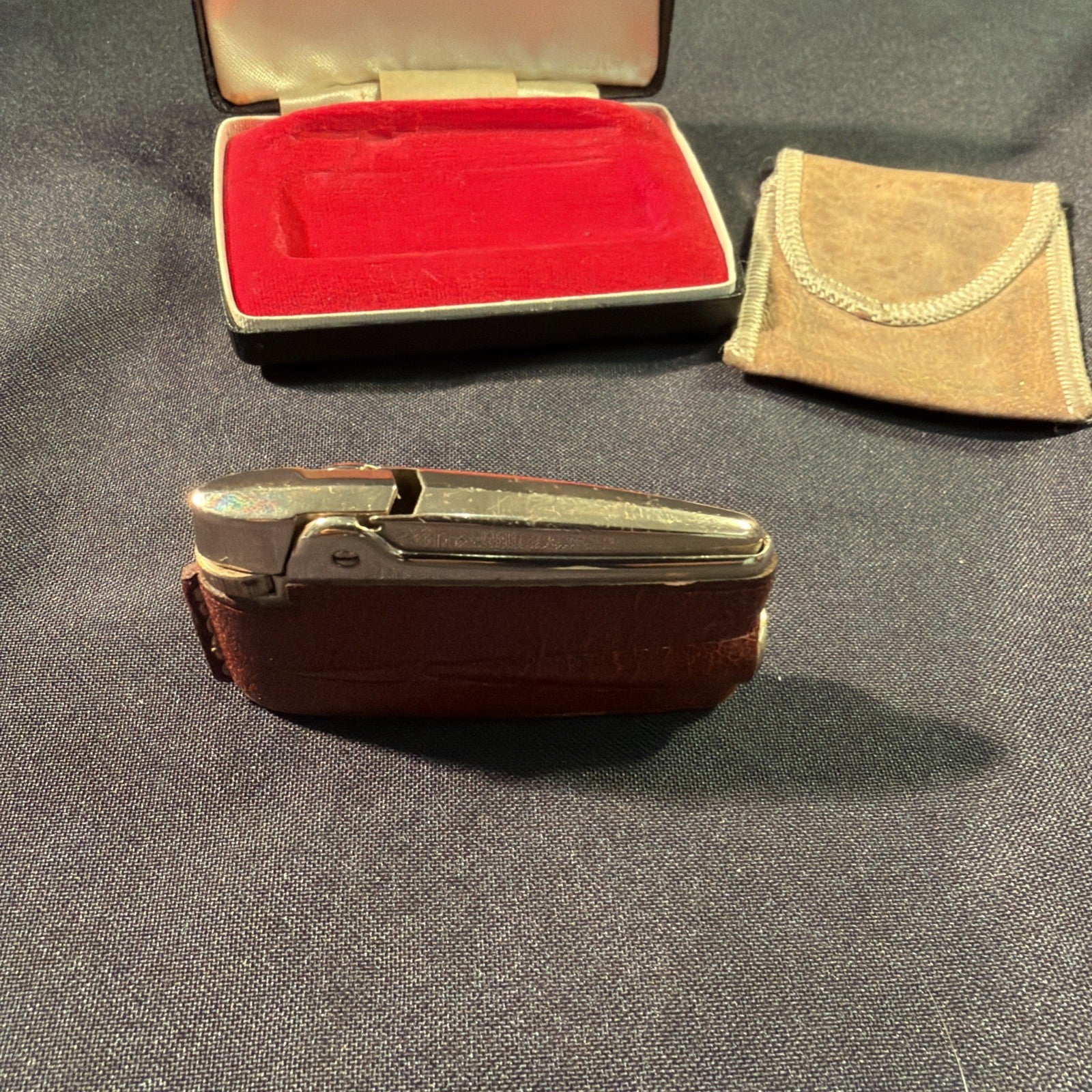 Ronson Varaflame Gold plated Lighter, box and pouch - (2000)