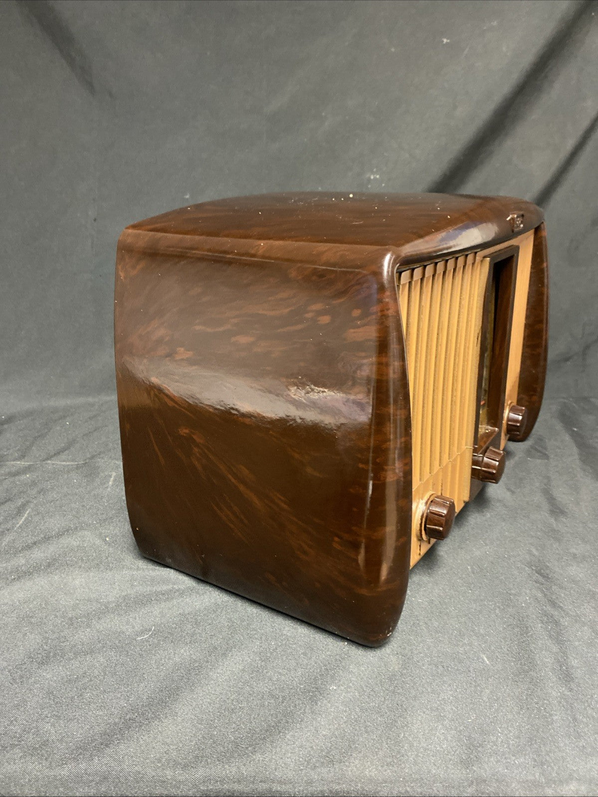 Vintage G.E.C Cat No. B.C. 6242 Radio General Electric Co. in original condition - (1793)
