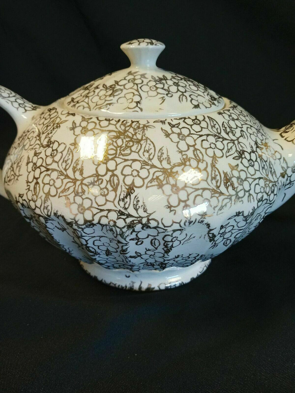 Sadler Teapot with Gilt floral design and Flower Lady Very rare pot - (7896)