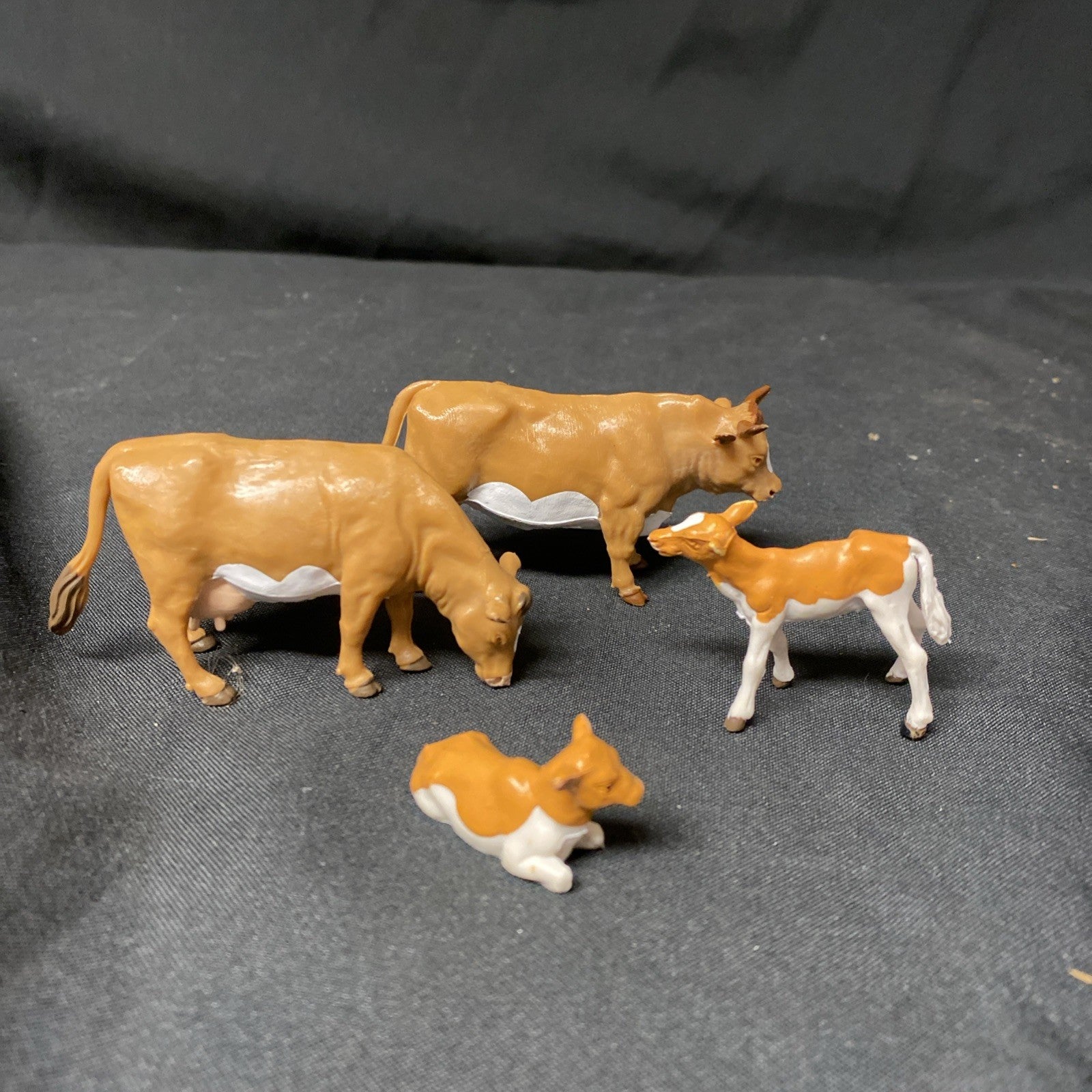 Britains Farm 1984 Cow, Bull and 2 Calves - (1662)