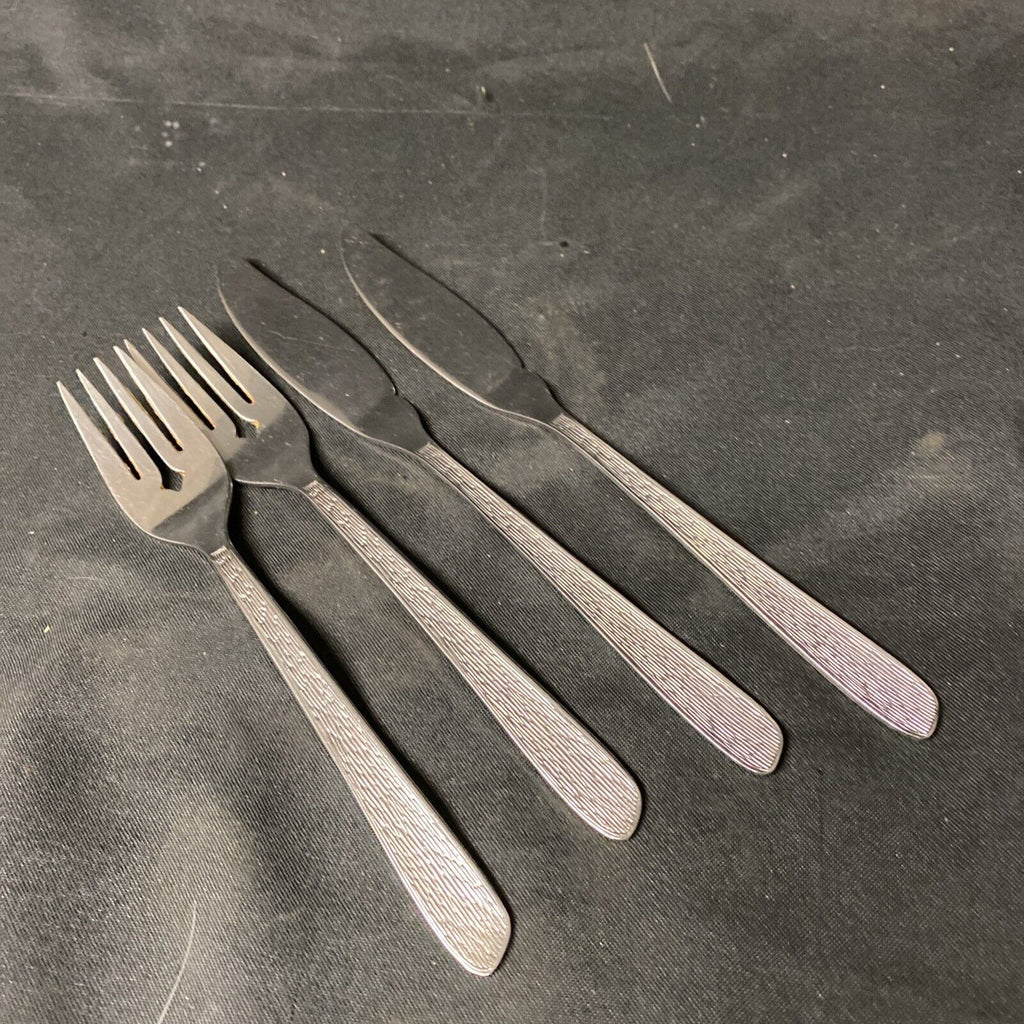 4 Pieces ONEIDA "TEXTURA" Pattern 2 x Dessert Forks &  2 x Cake Knives - (5365)