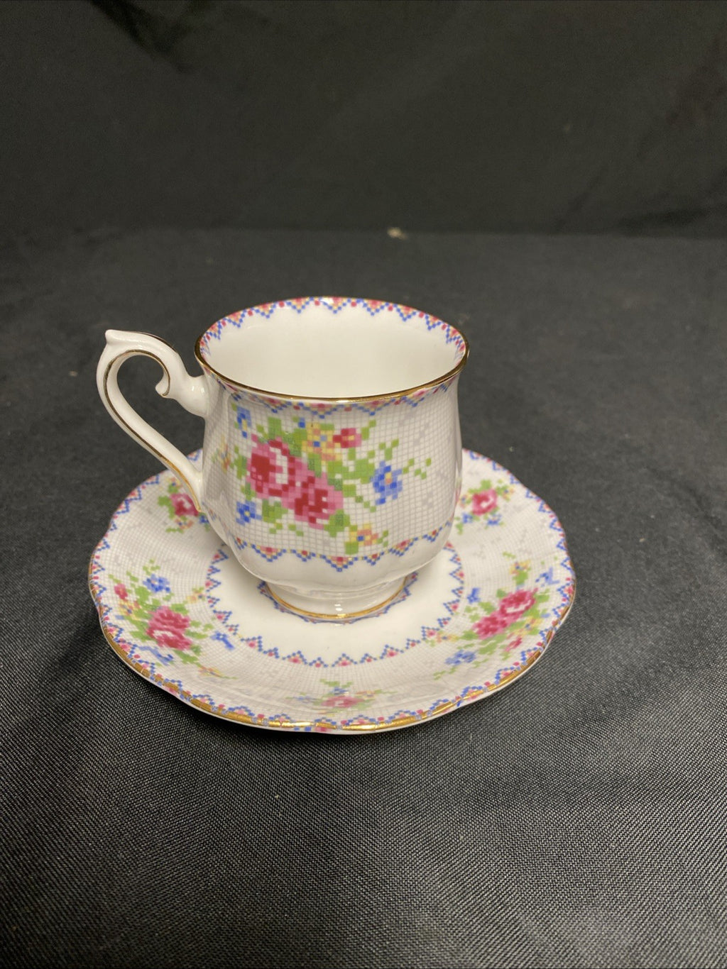 Royal Albert Bone China Petit Point RD778676 Tea Cup & Saucer - (1757)