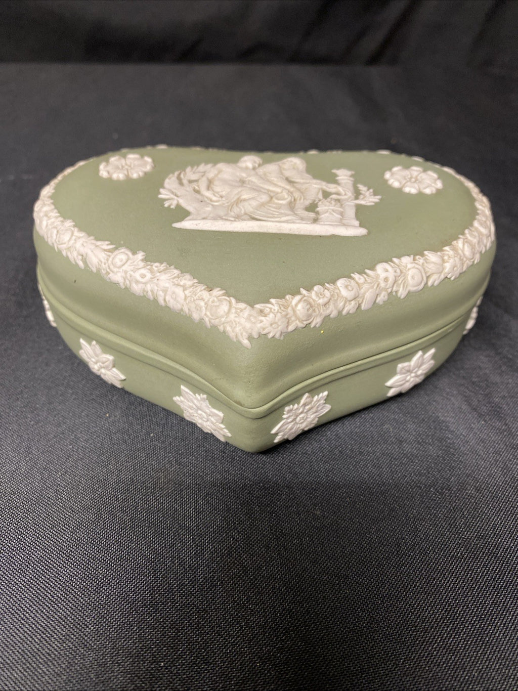 Vintage Wedgwood Jasperware Sage Trinket Box Grecian Heart - (1596)