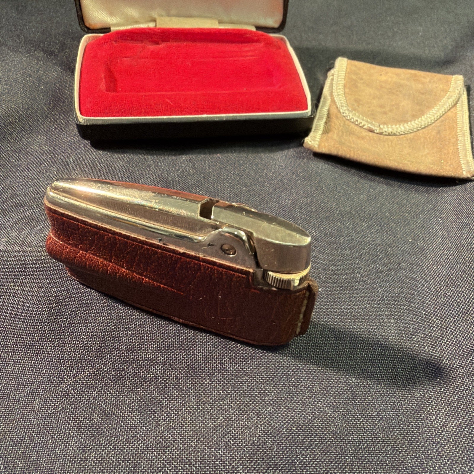Ronson Varaflame Gold plated Lighter, box and pouch - (2000)