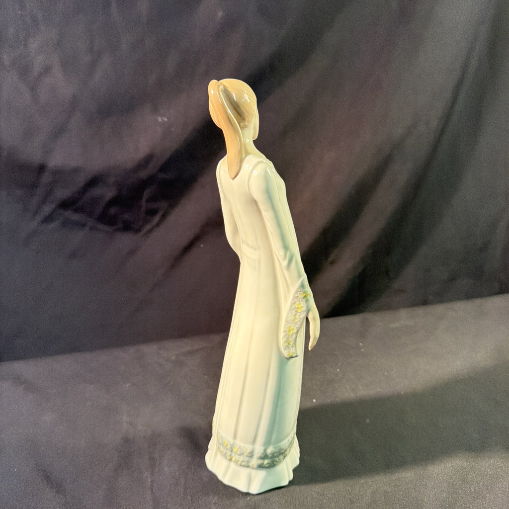 Royal Doulton Reflections "Secret Moment" #3106  30cm Tall Ex. Cond. - (2077) 