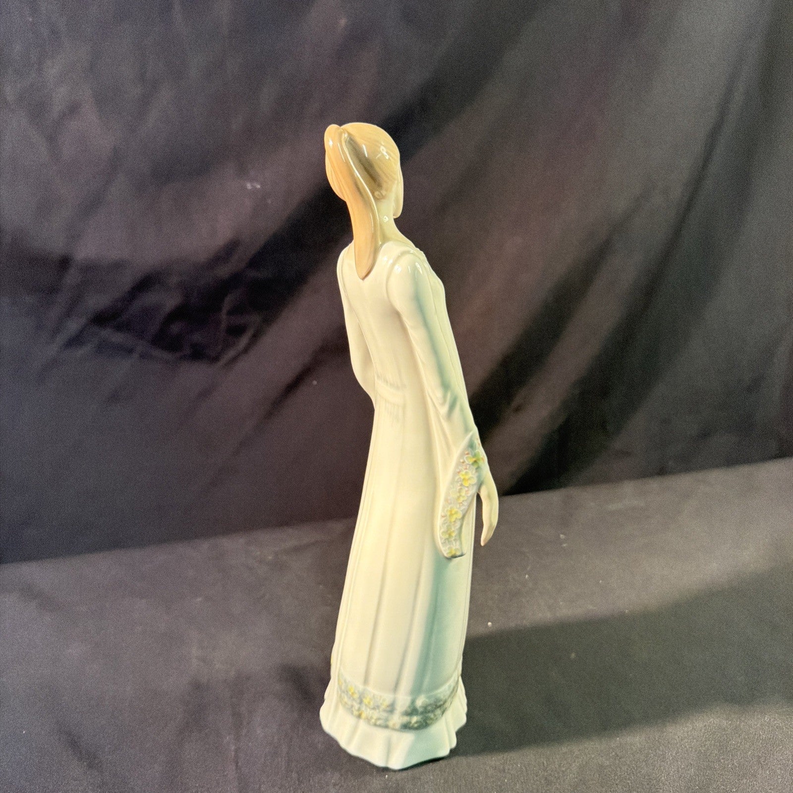 Royal Doulton Reflections "Secret Moment" #3106  30cm Tall Ex. Cond. - (2077) 