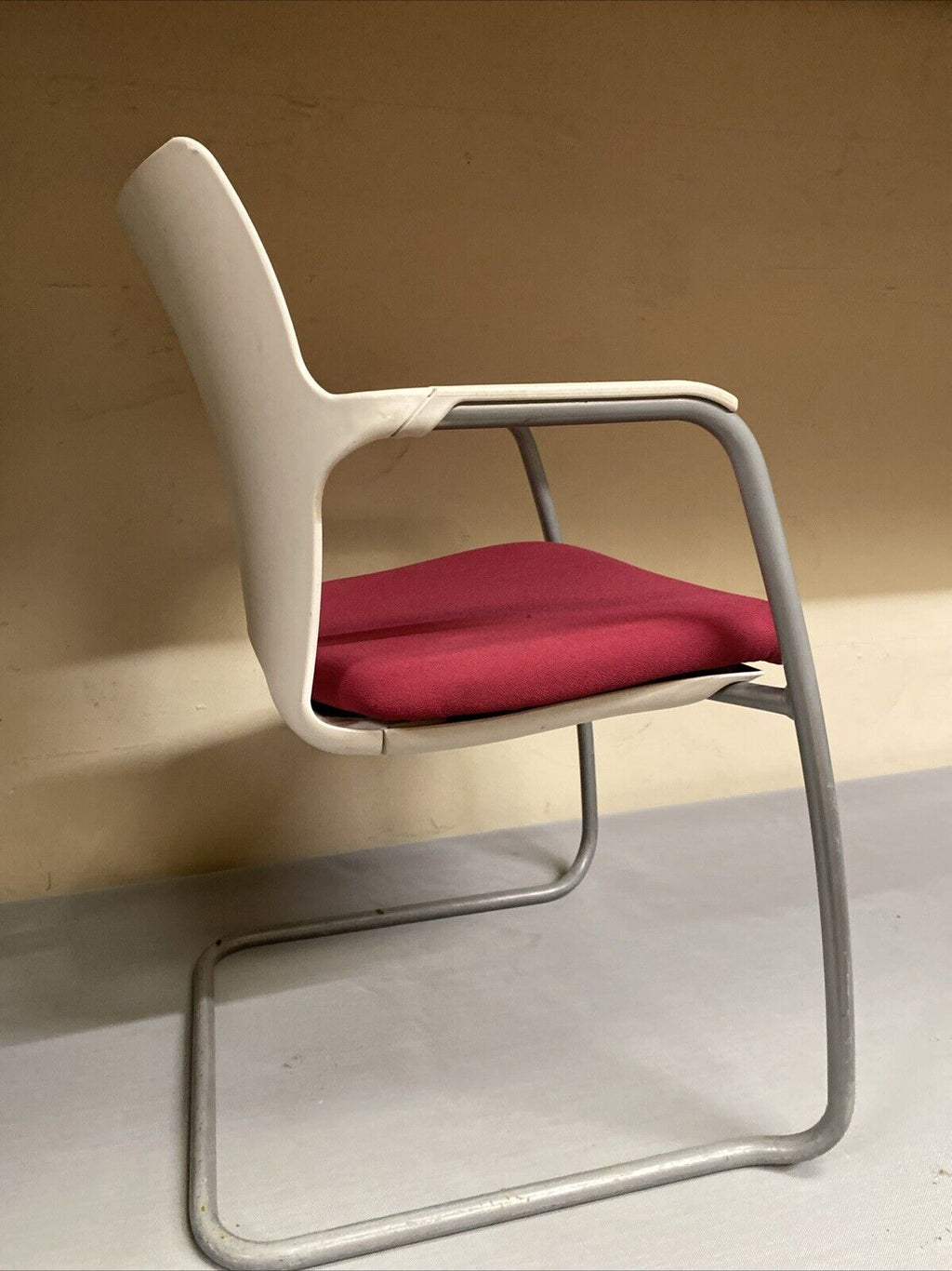 CHAIR Connection branded Cantilever - Designer Diablo, Office Reception (5643)