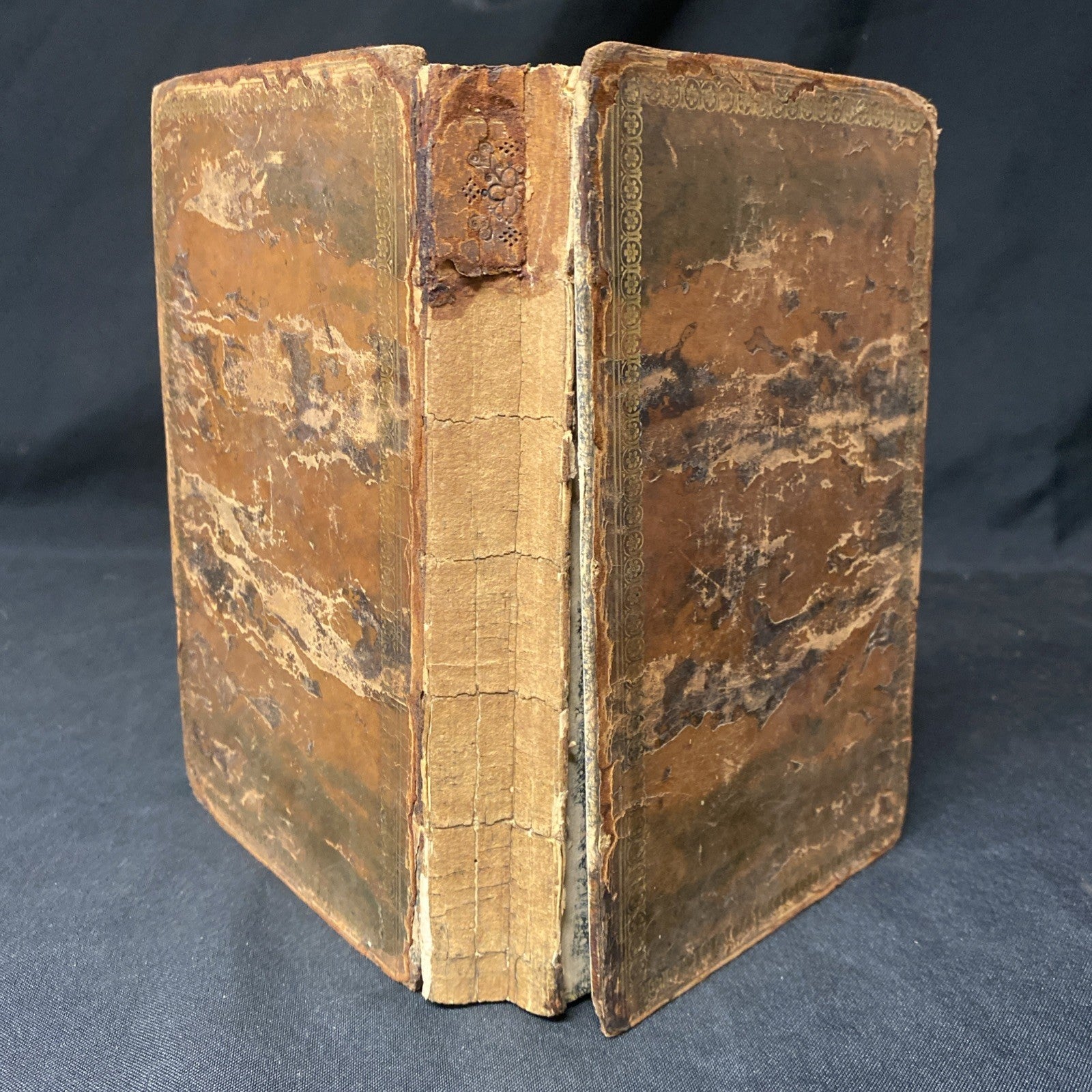 Book - The Seasons by James Thomson -- Leather hardback 1811 - (1524)