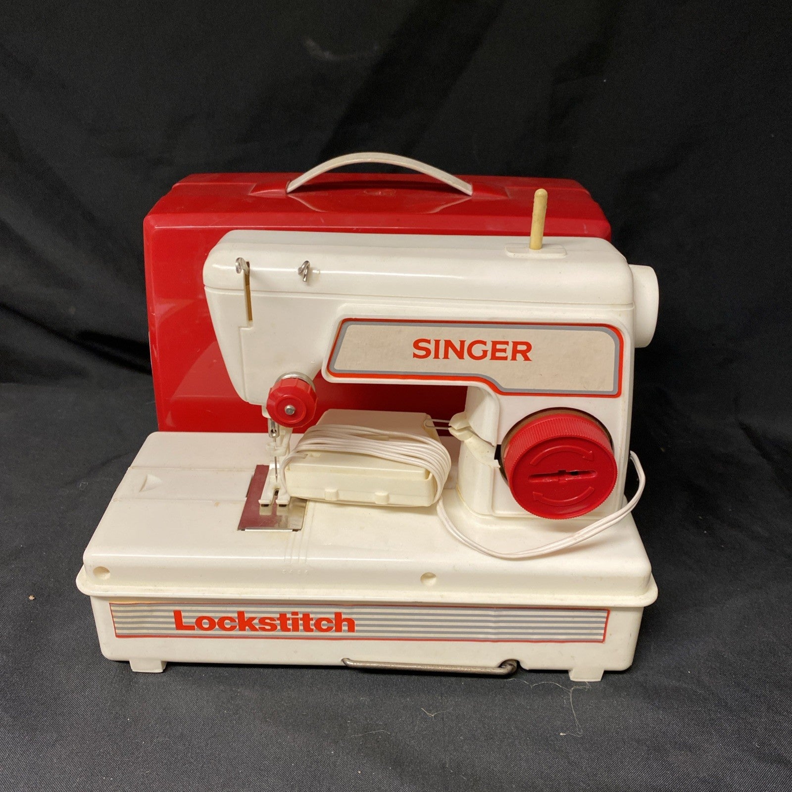 Vintage Singer Lockstitch Sewing Machine Complete Working - (1572)