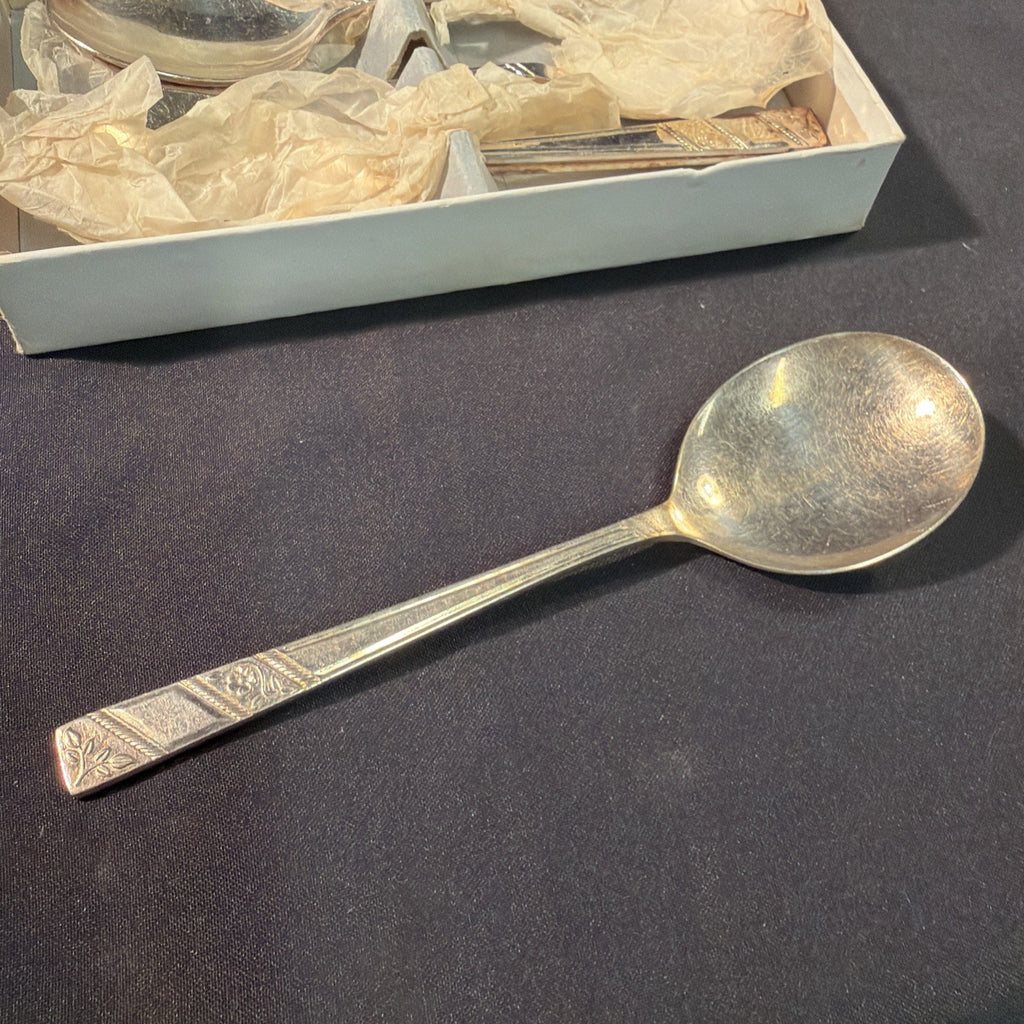 Viners Ltd Silver Rose 6 x Soup Spoons Boxed Vintage - (2096)