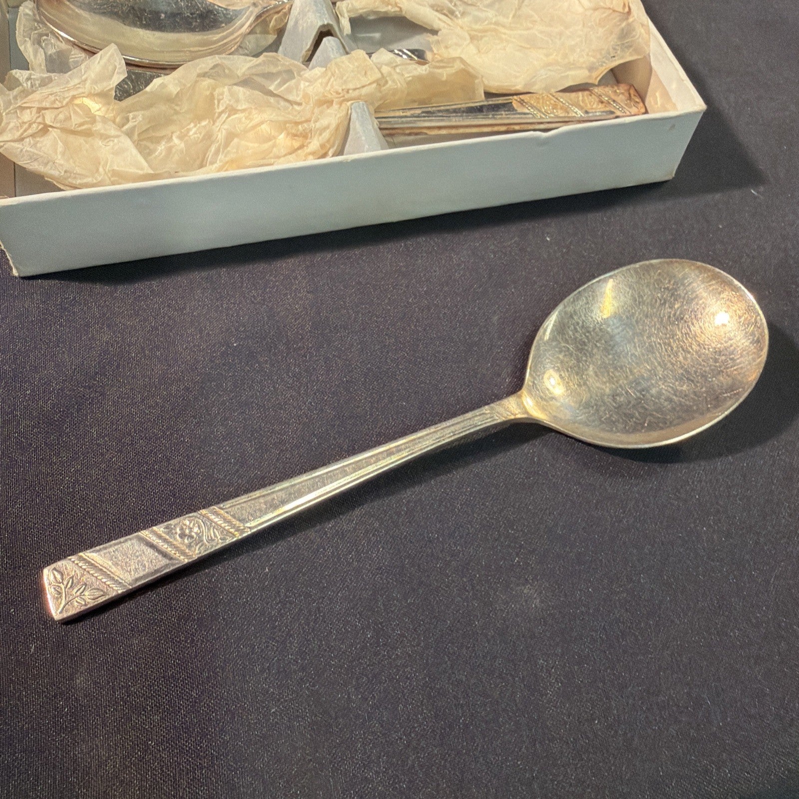 Viners Ltd Silver Rose 6 x Soup Spoons Boxed Vintage - (2096)