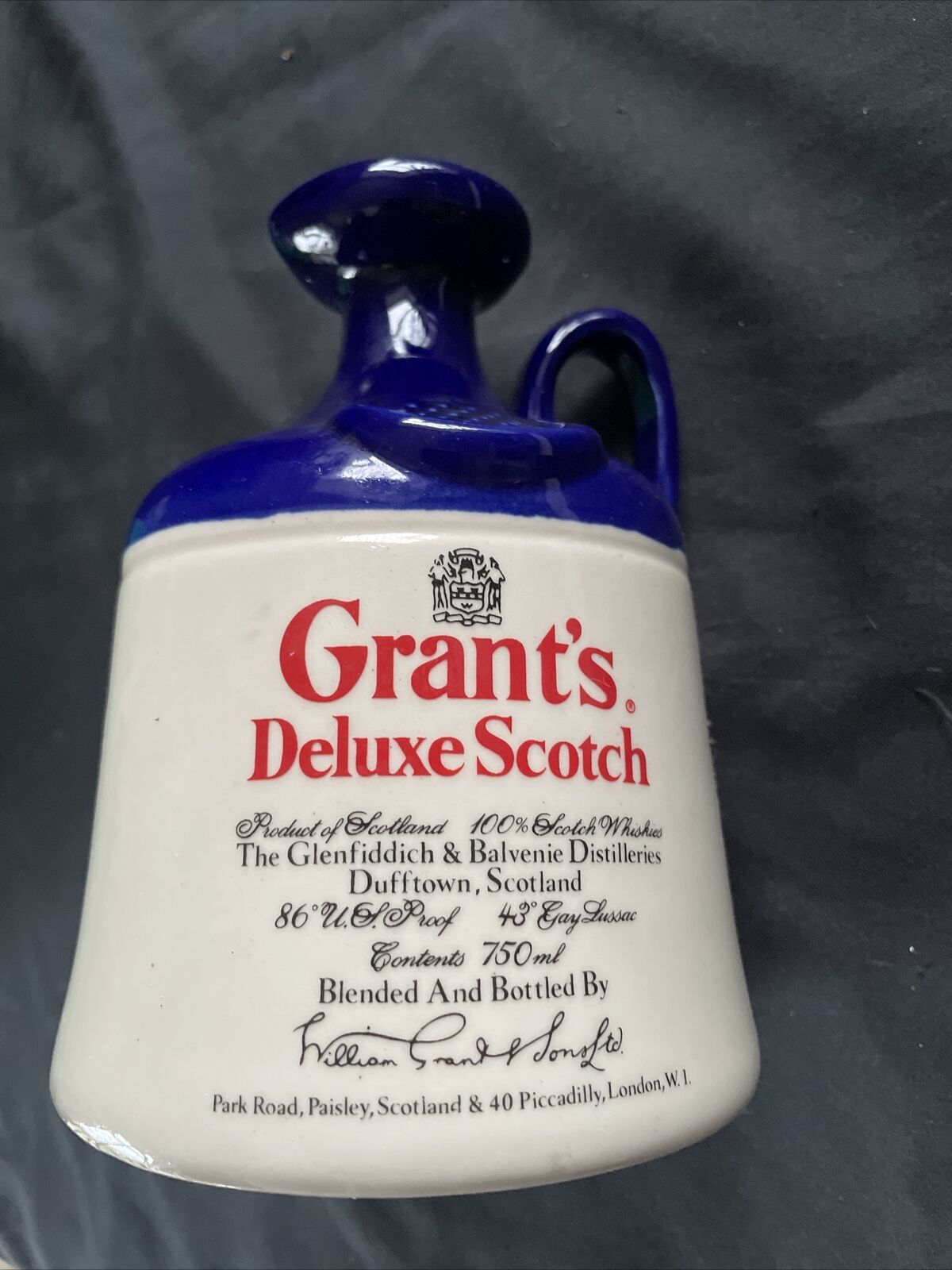Vintage Grants Deluxe Scotch 7" Stoneware Bottle Jug (Empty) rare blue - 9371