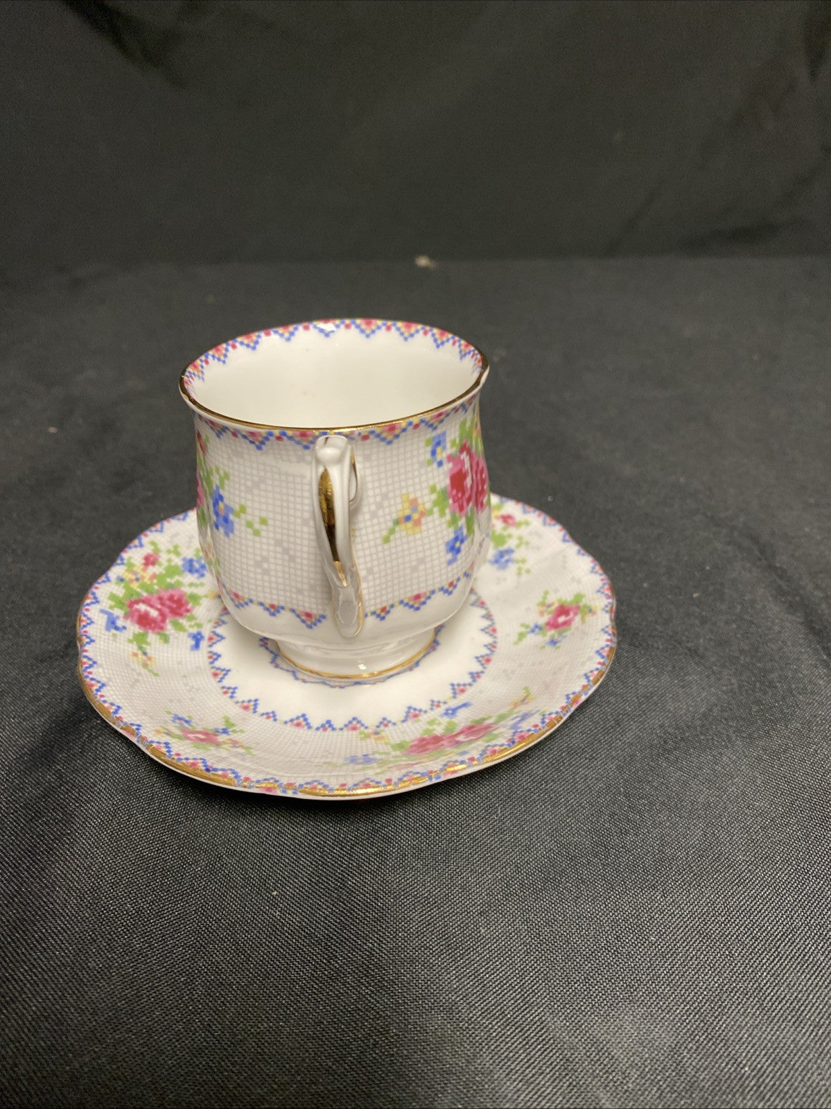 Royal Albert Bone China Petit Point RD778676 Tea Cup & Saucer - (1757)