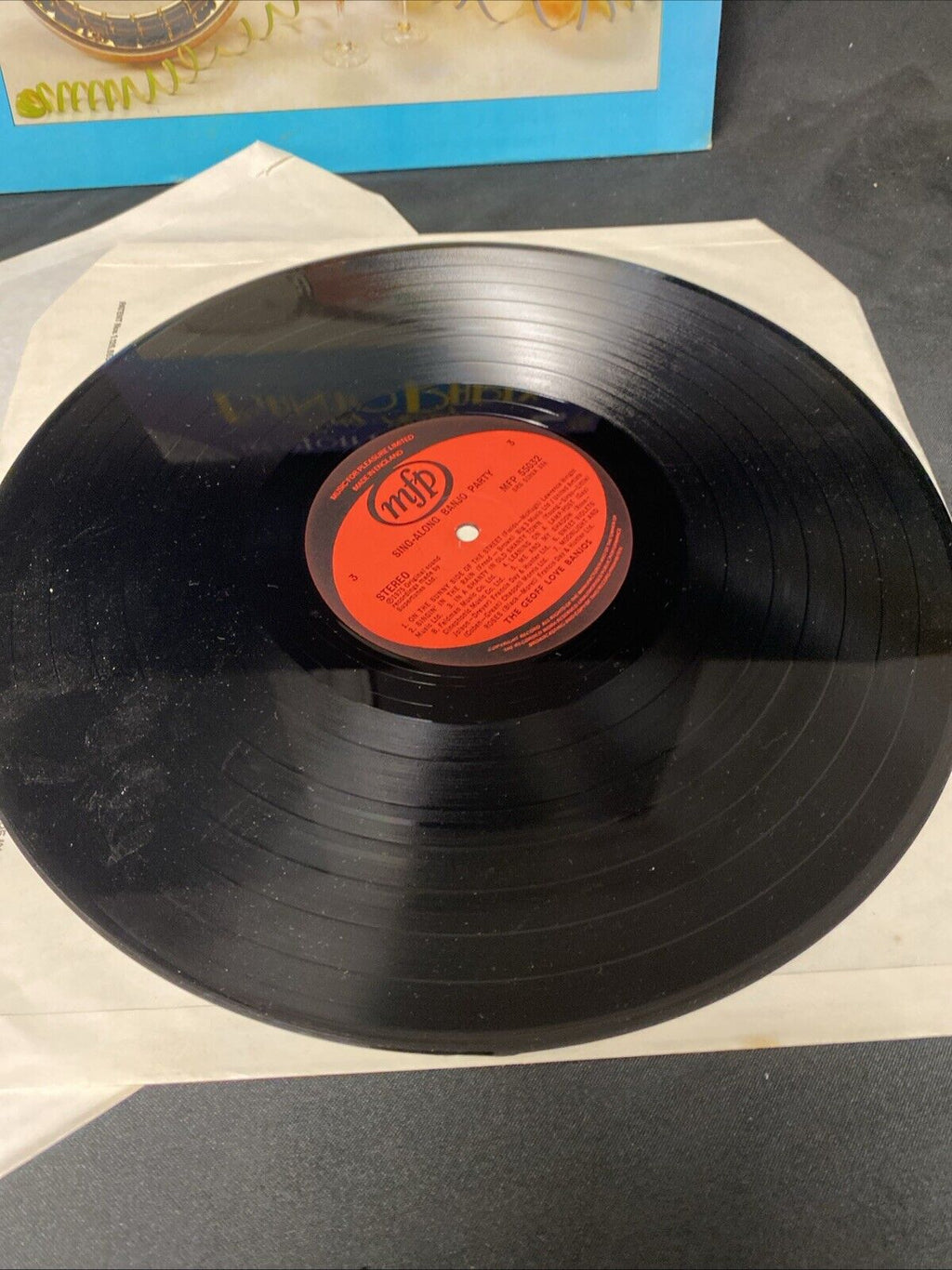 VINYL RECORD - The Geoff Love Banjos - Sing Along Banjo Party - (5694)