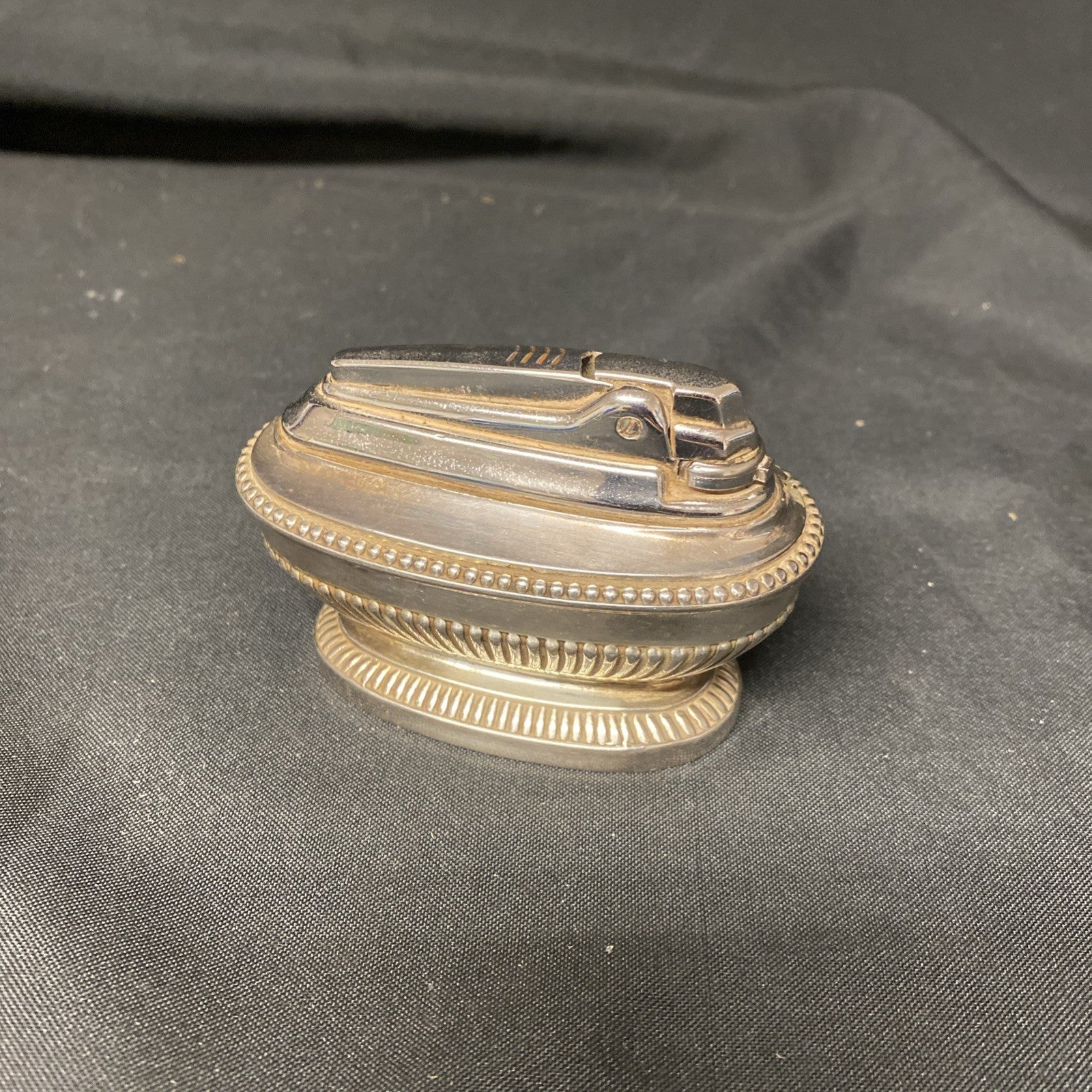 Ronson Vintage silver plated table top lighter - (1704)