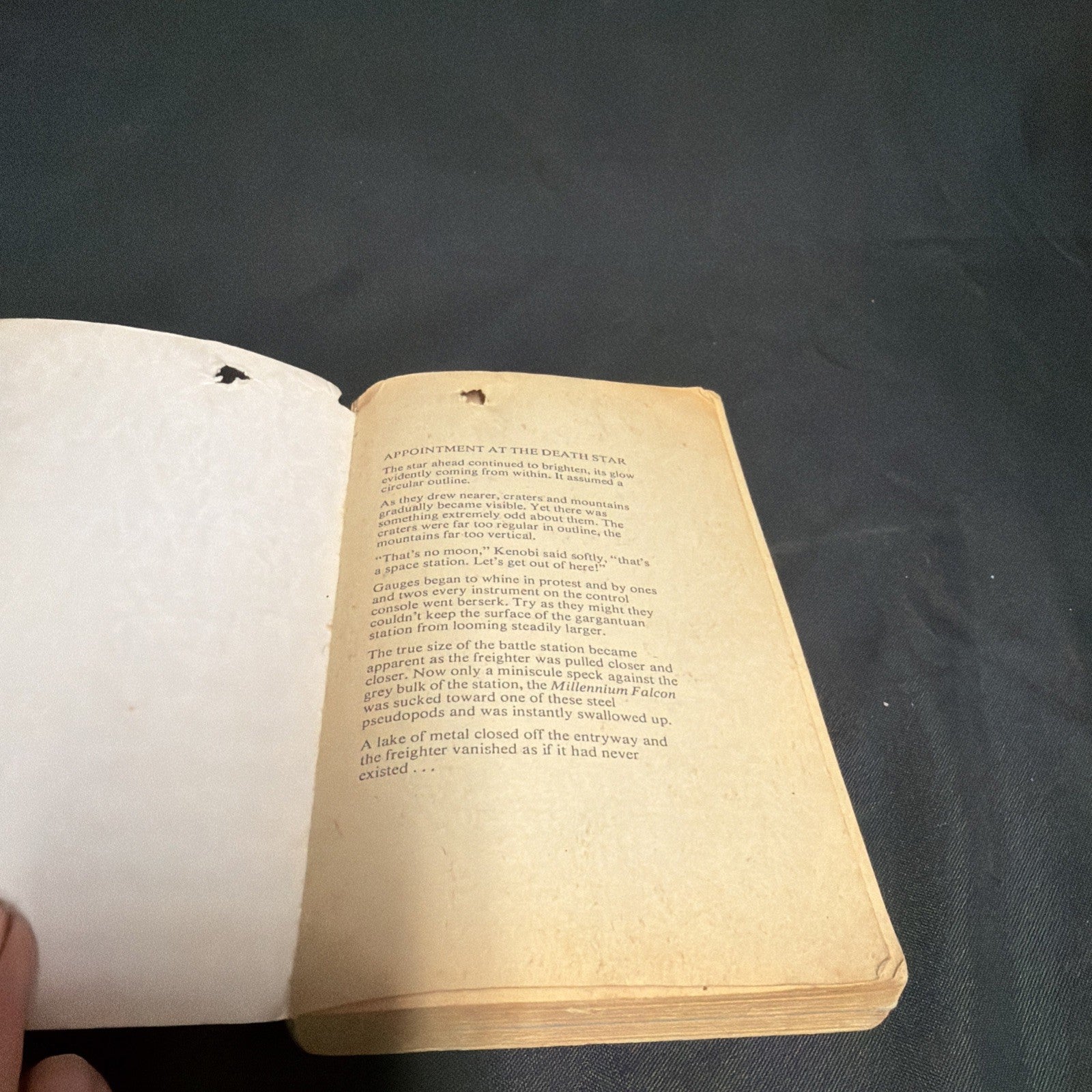 George Lucas, Star Wars - 1977 fifth reprint paperback book - (1907)
