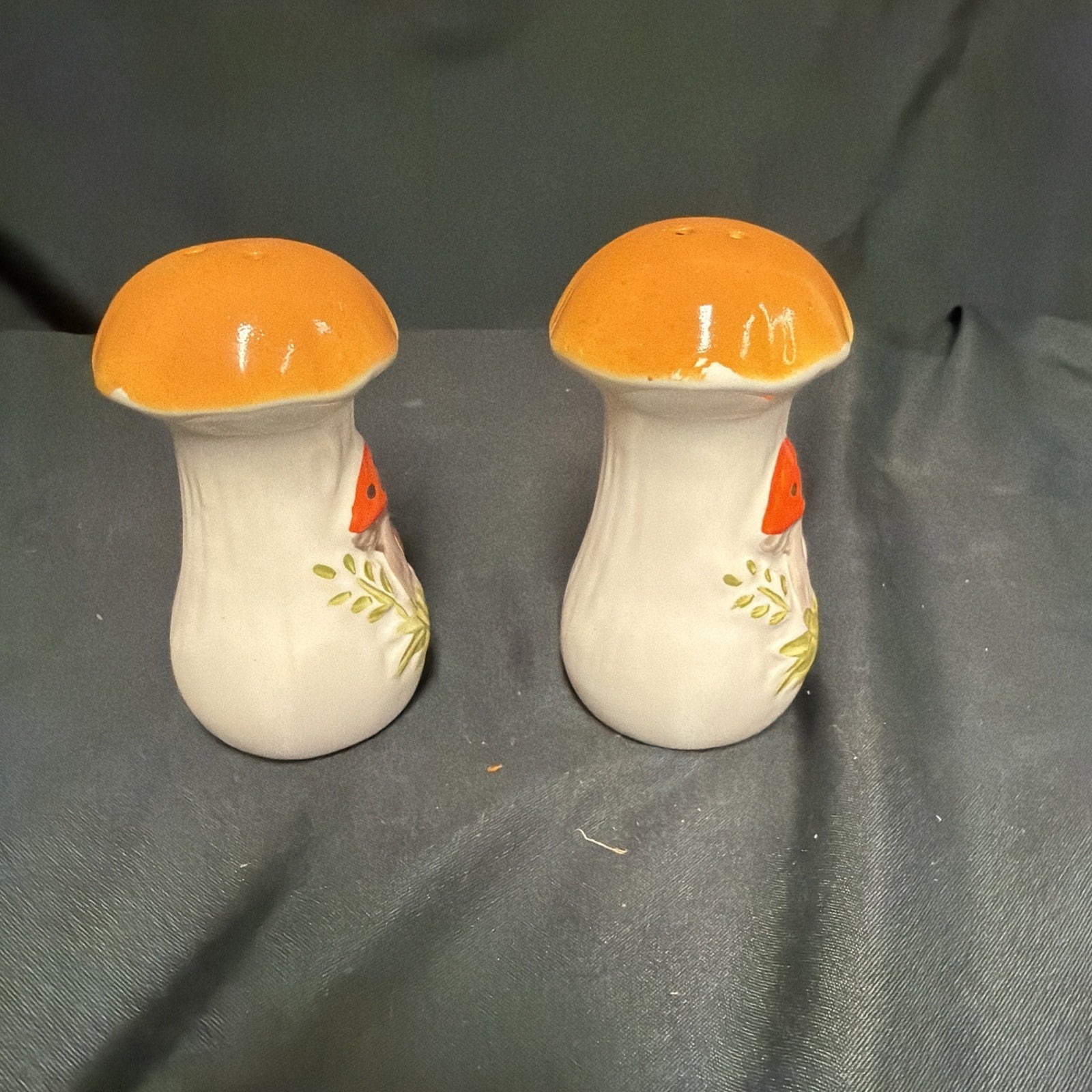 Merry Mushroom 1973 Sears Laurentian pottery Canada Salt & Pepper  - (1848)