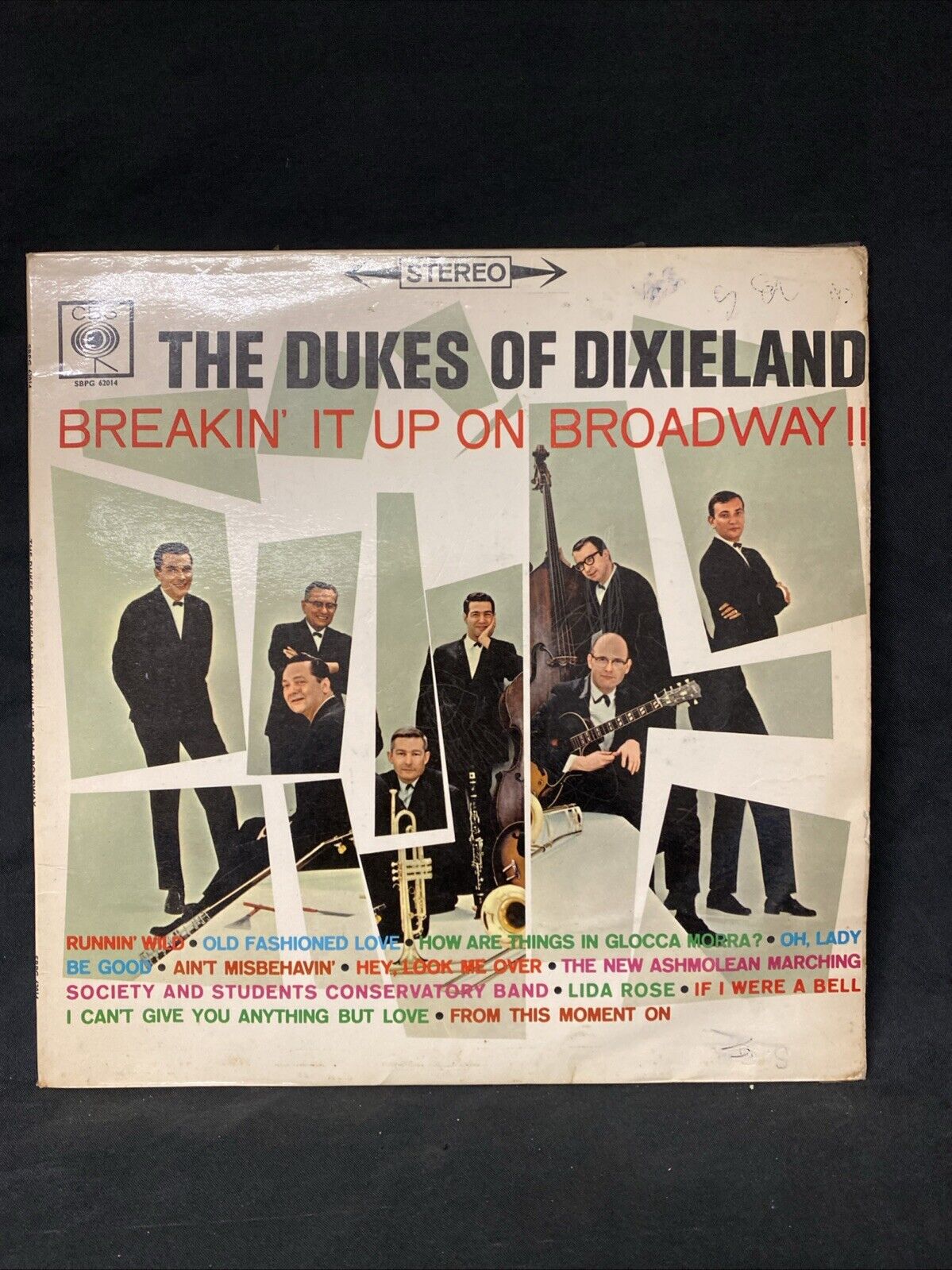 VINYL RECORD -  The Dukes of Dixieland - Breakin' it up on Broadway - (5654)