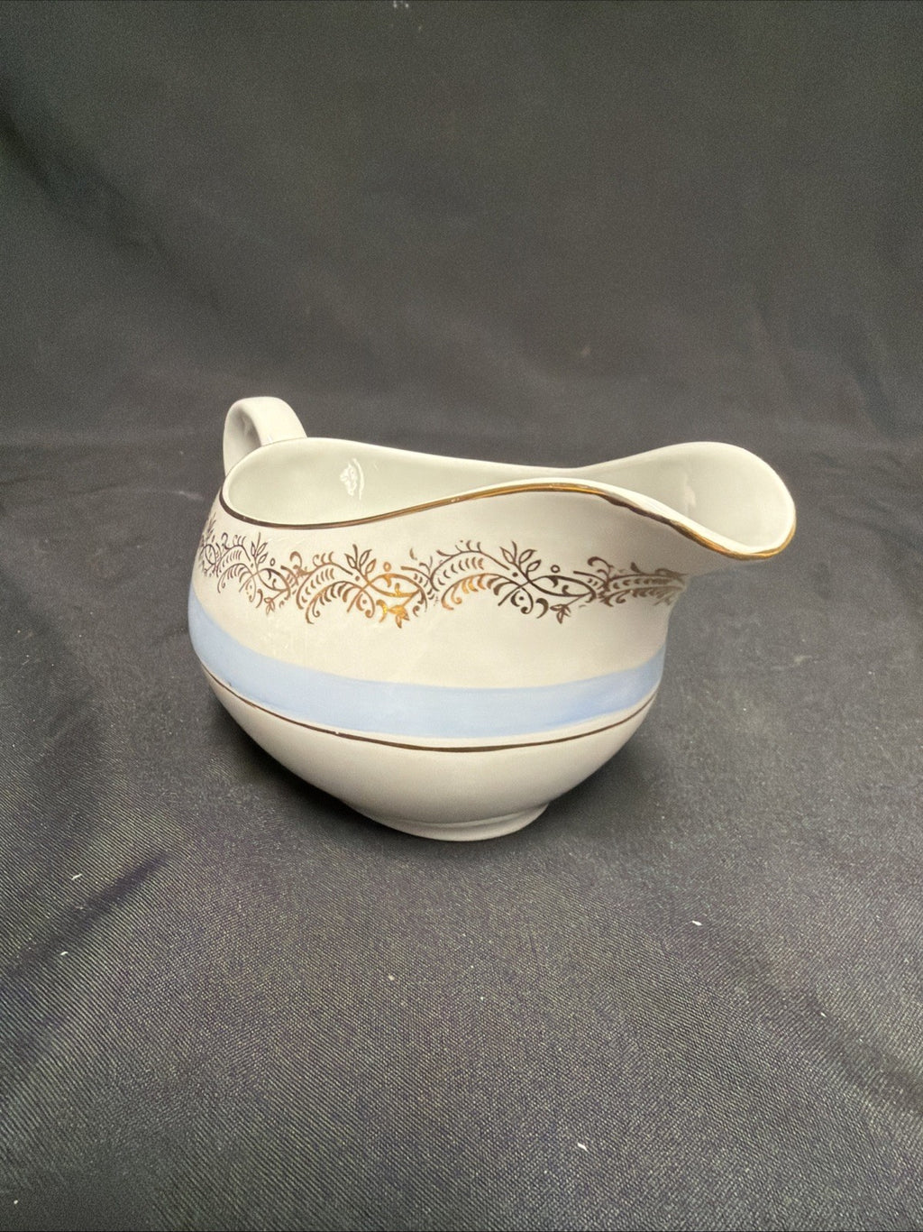 Alfred Meakin Blue Roses Gravy Boat "Seconds" Ex. Condition RARE (1804)
