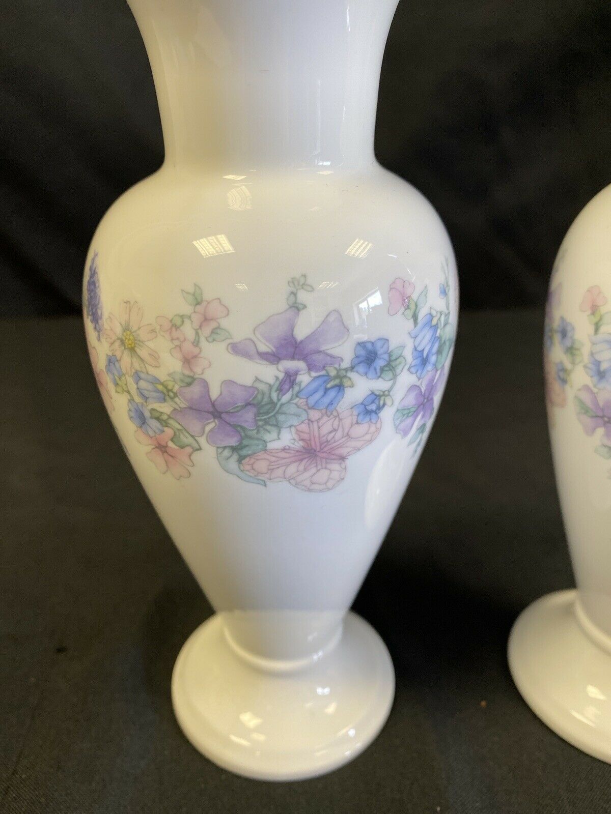 Wedgwood pair of bud vases - ANGELA - Bone China - Height 7" 1980 - (7136)