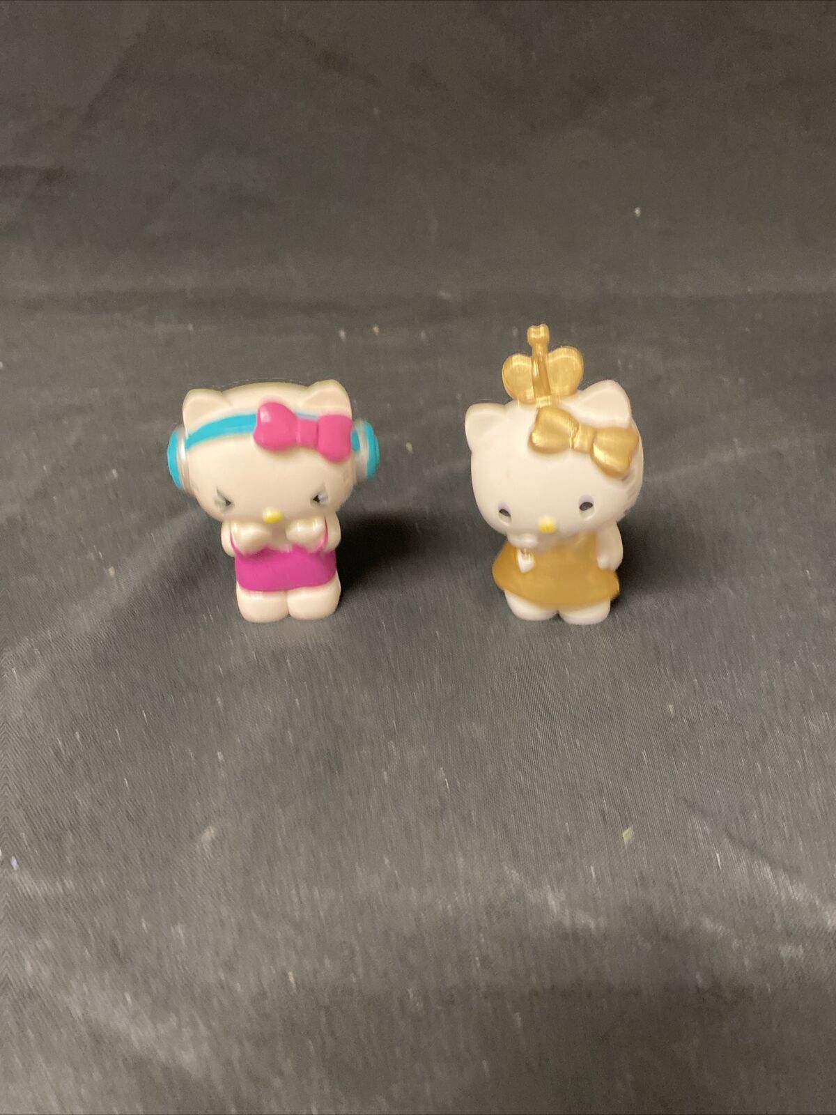 Comansi Spain 2 x Hello Kitty Gold and Headphones Figures Cake Toppers - (5019)