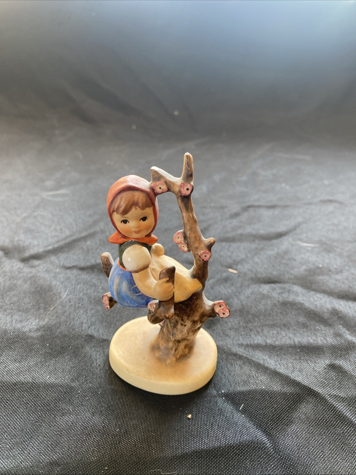 Vintage Goebel Hummel West Germany 4" Figurine 141 3/0 “Apple Tree Girl” (1028)
