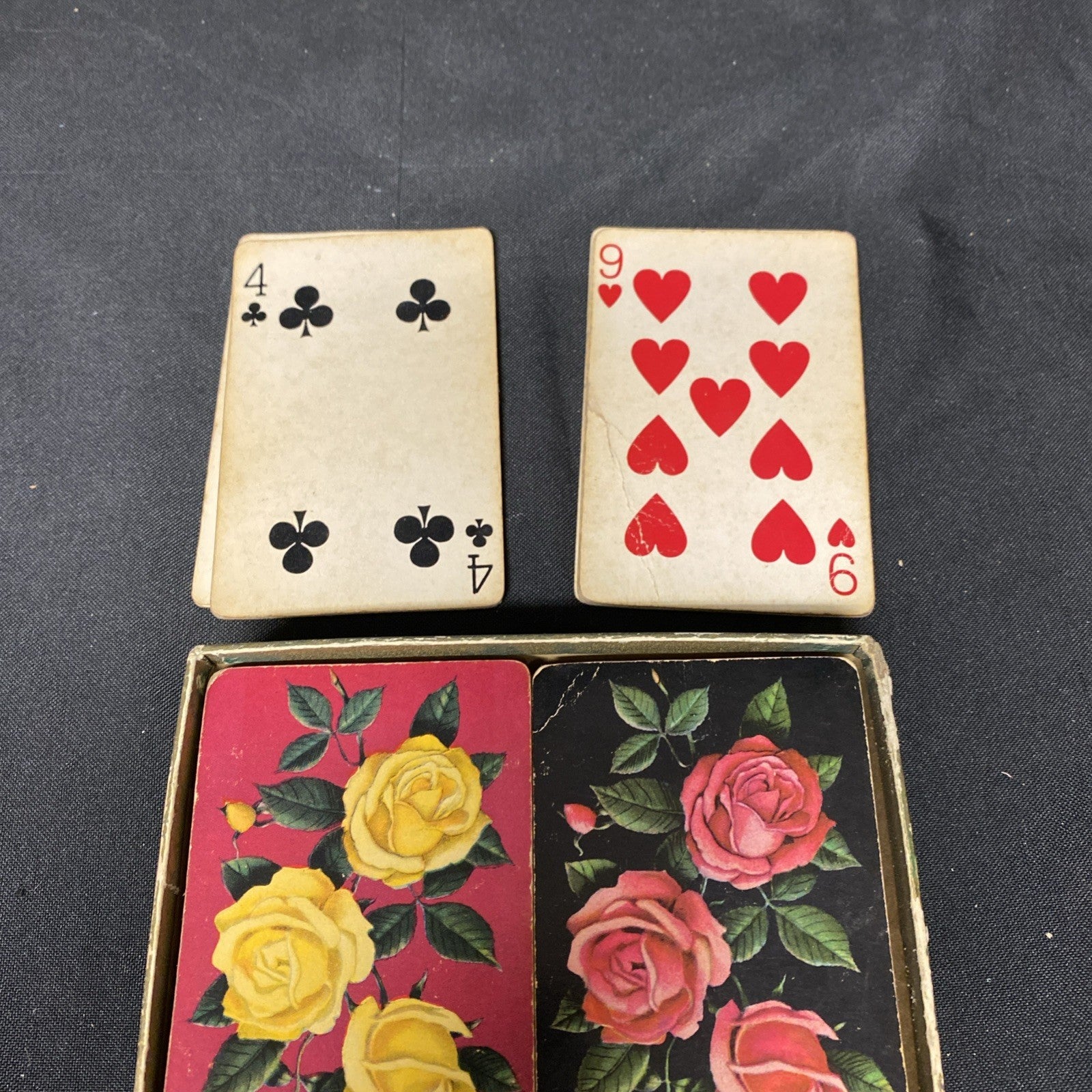 Vintage Midway Plastic Coated Playing Cards Twin Pack Roses - (1747)