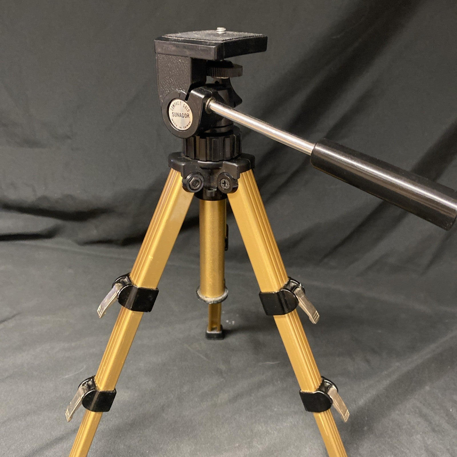 Sunagor Compact Gold Camera Tripod 36.5cm tall stable with metal legs - (1408)