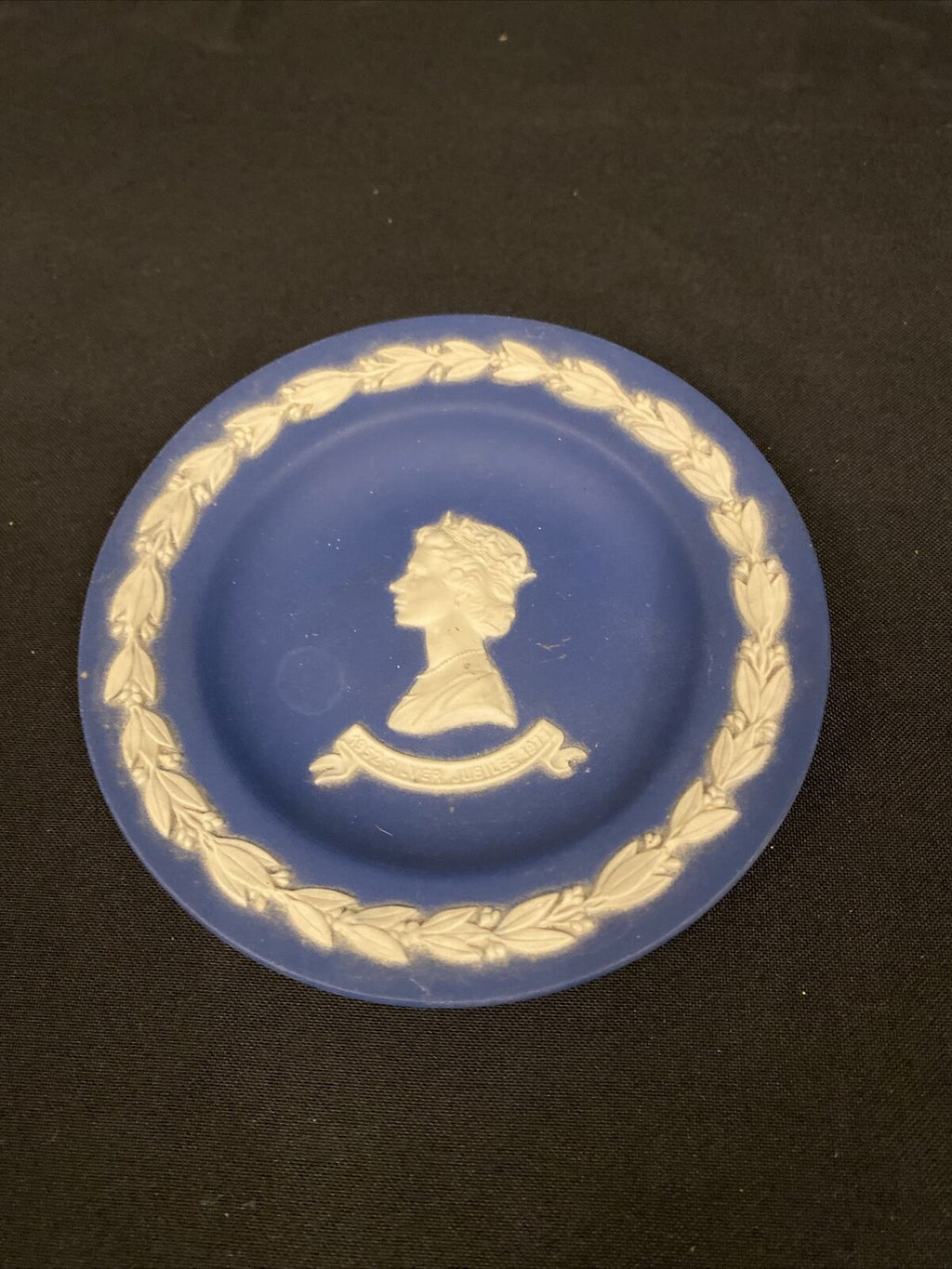 Wedgwood Dark Blue Jasperware Queen's Silver Jubilee 1977 Pin Dish 11cm - (8424)