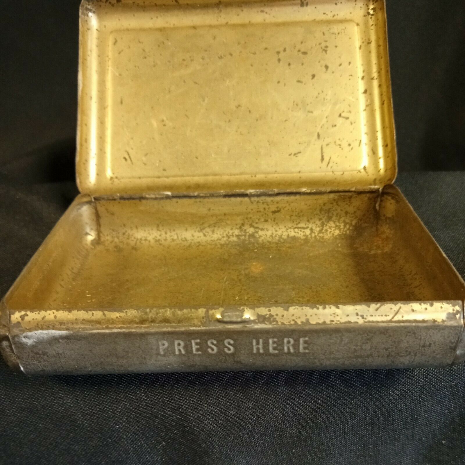 Jahnkes's Patent Tin 15 May 1880 Floral and Butterfly decoration Rare - (7938)