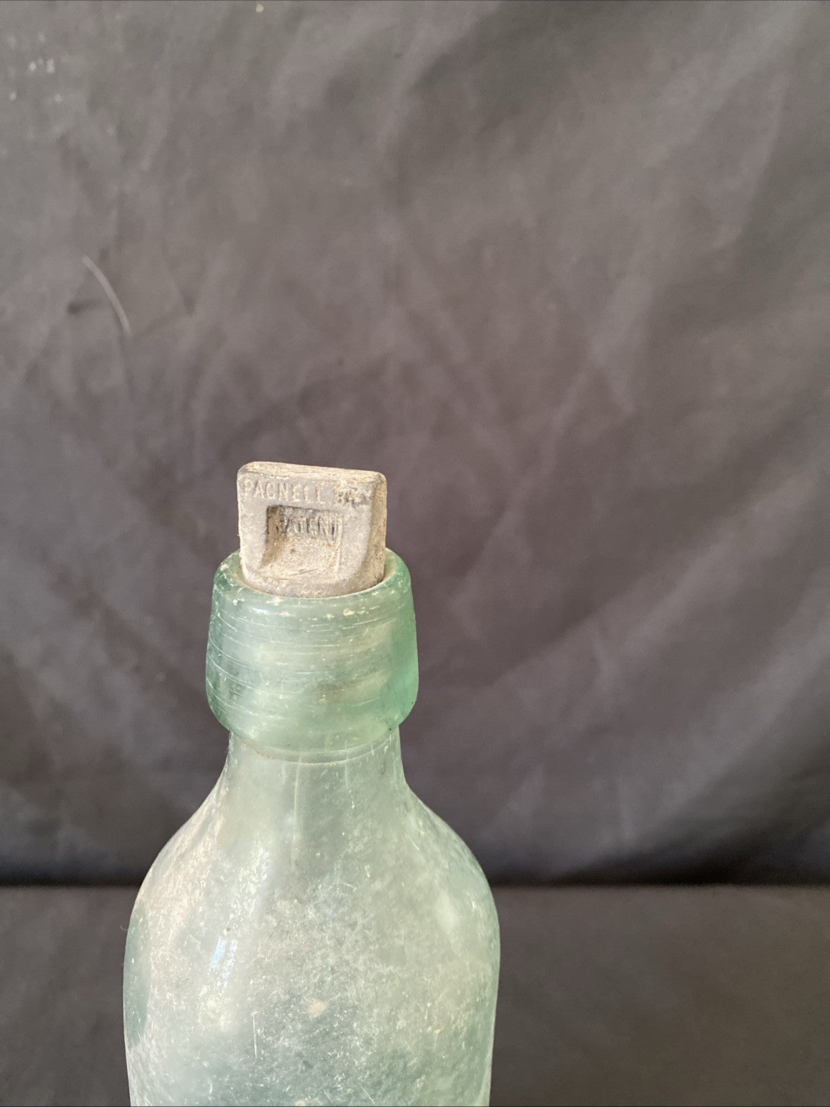 Antique Glass Bottle TH WAITES LONDON & RILEYS NEWPORT PAGNELL Stopper - (1023)