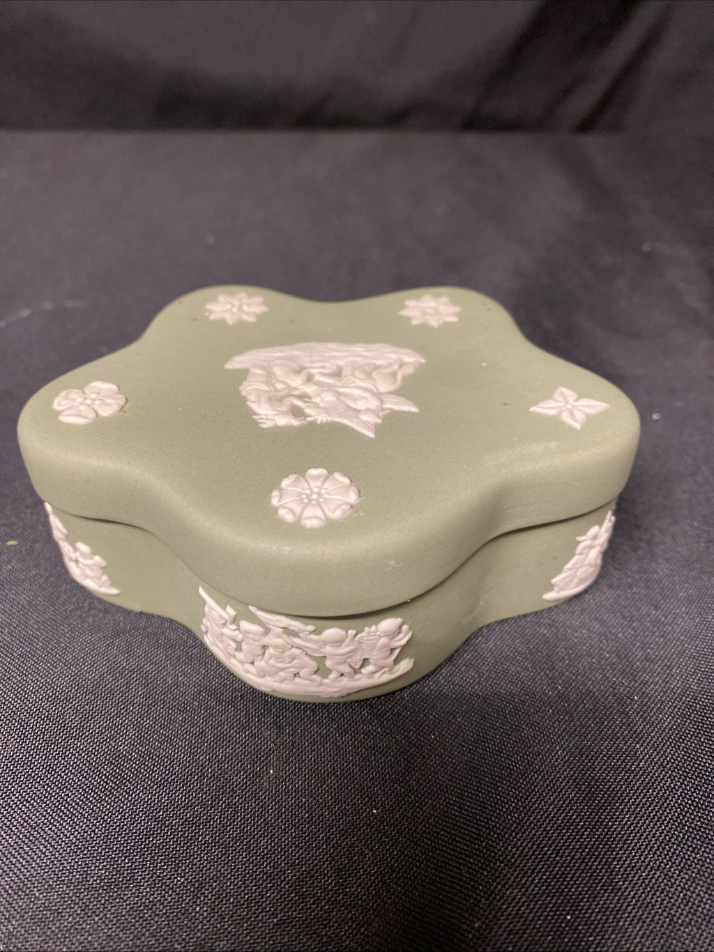 Vintage Wedgwood Jasperware Sage Trinket Box Grecian Star- (1595)