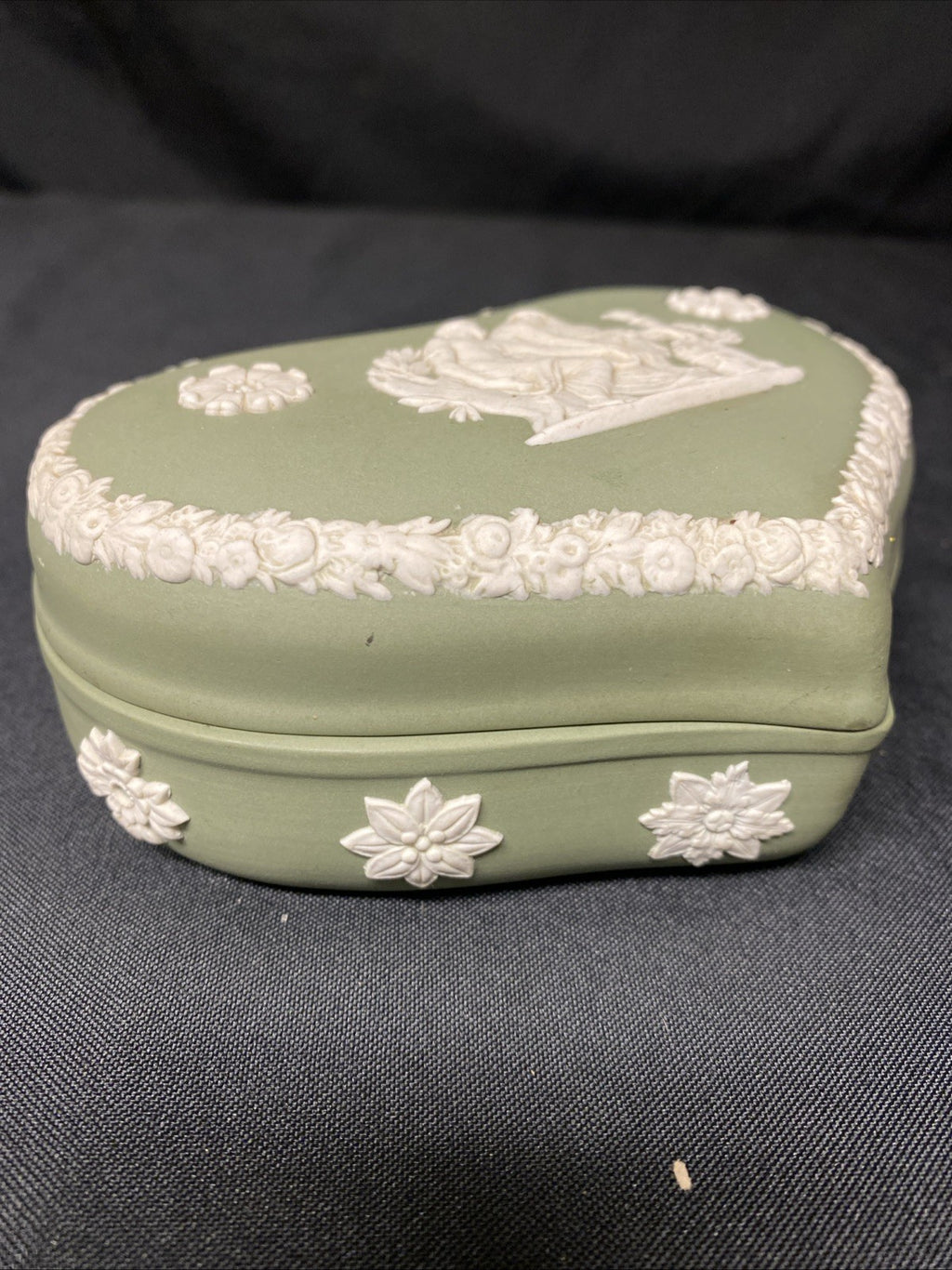 Vintage Wedgwood Jasperware Sage Trinket Box Grecian Heart - (1596)