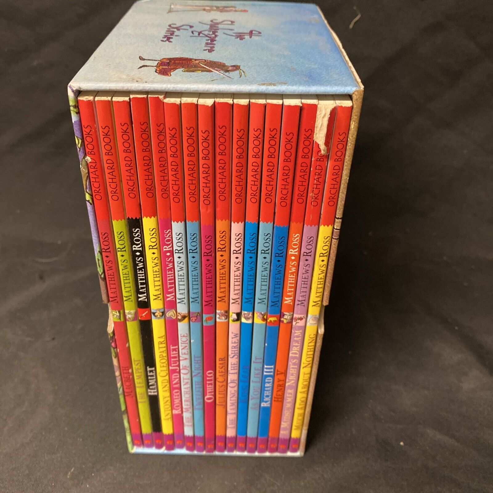 BOOK SET - The Shakespeare Stories 16 Box Set Matthews & Ross Children’s (5270)