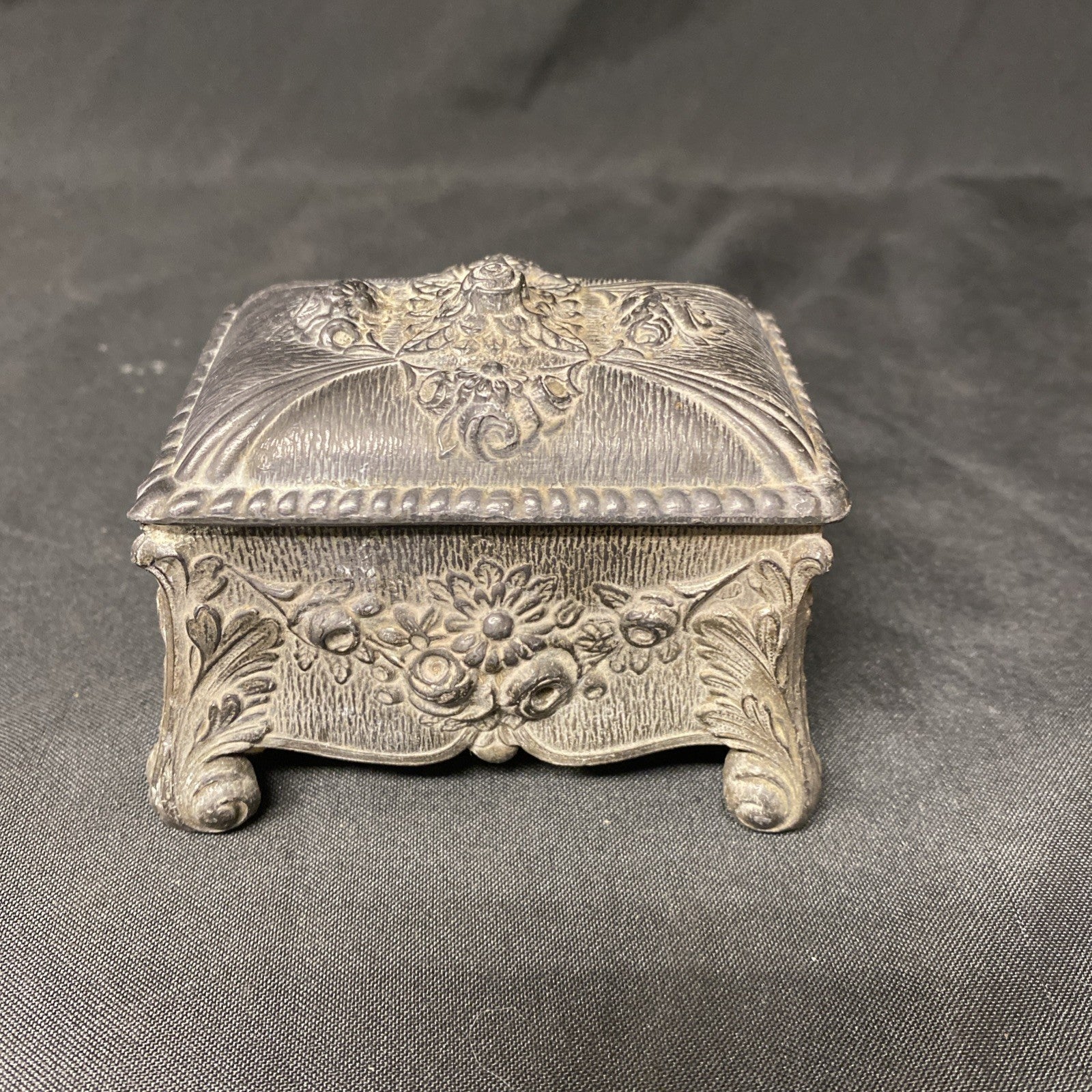 Pewter Trinket Box with lid Vintage Kitsch - (1419)