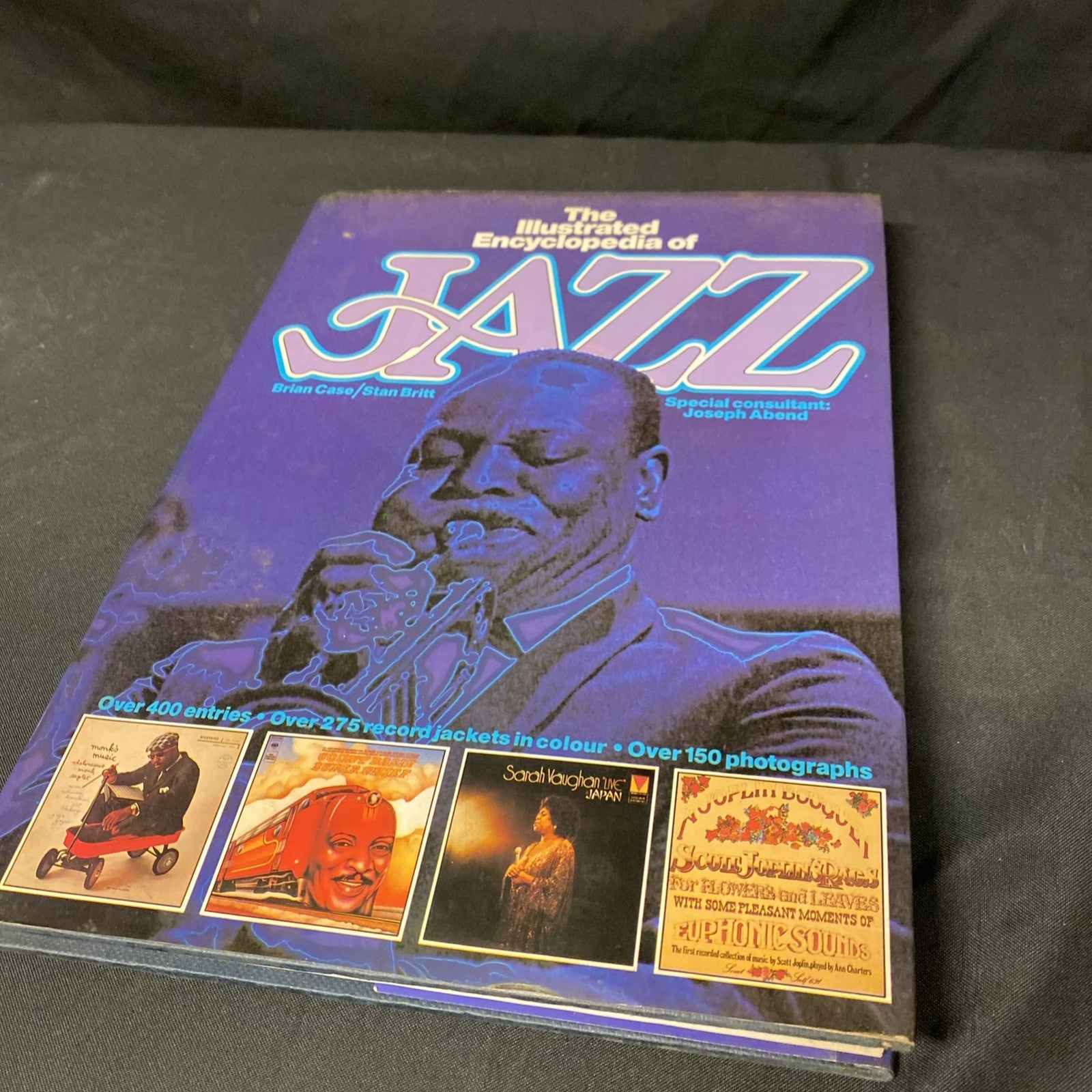 Book - The Illustrated Encyclopedia of Jazz - Case / Britt - 1978 (1520)