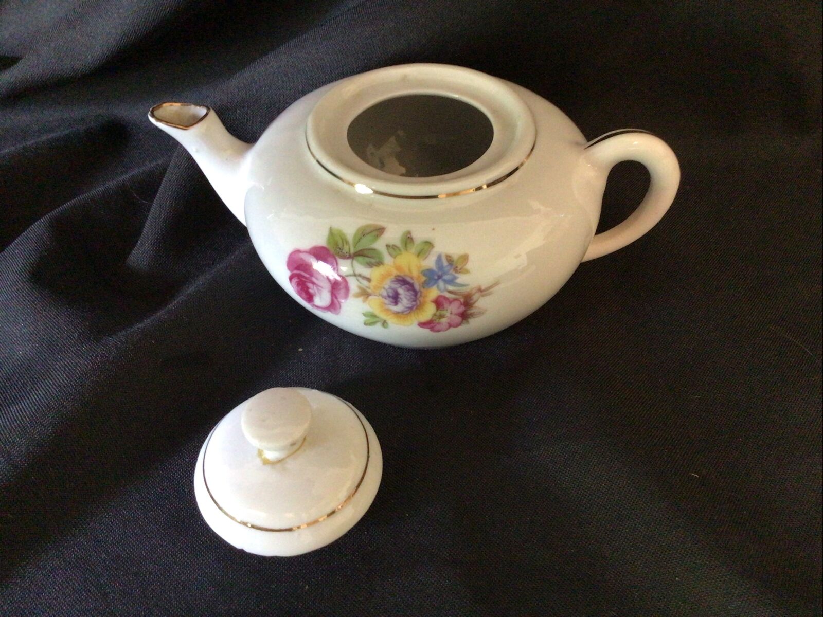 Teapot Collectors Small Ceramic Vintage 7cm Chinese Style - (8373)