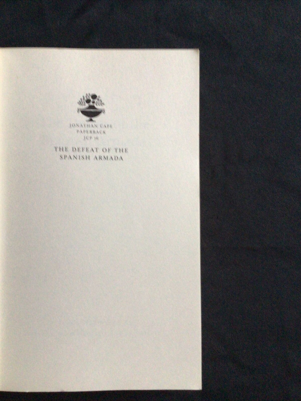 BOOK - The Defeat of The Spanish Armada - Garrett Mattingly 1970 - (9502)