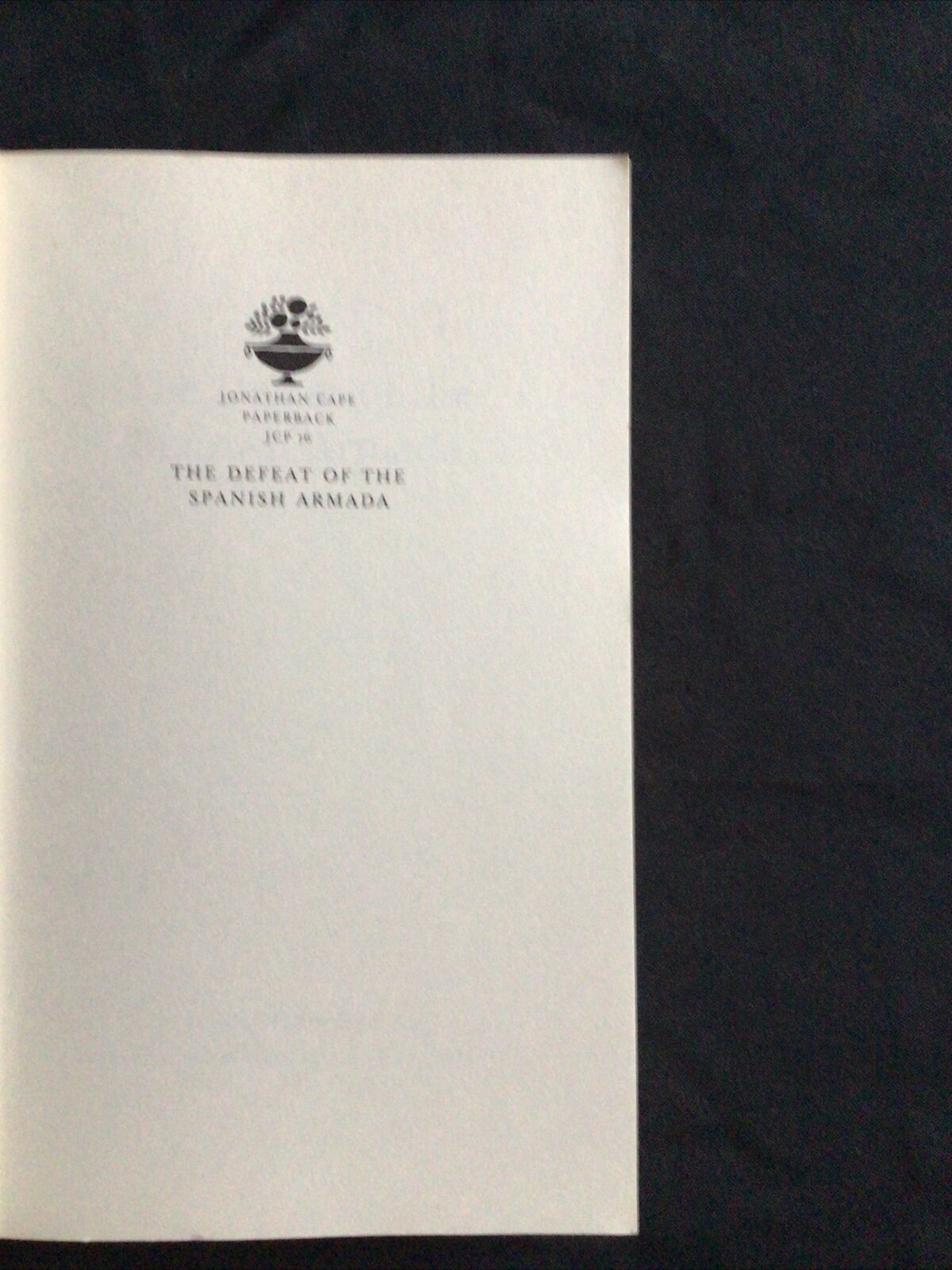 BOOK - The Defeat of The Spanish Armada - Garrett Mattingly 1970 - (9502)