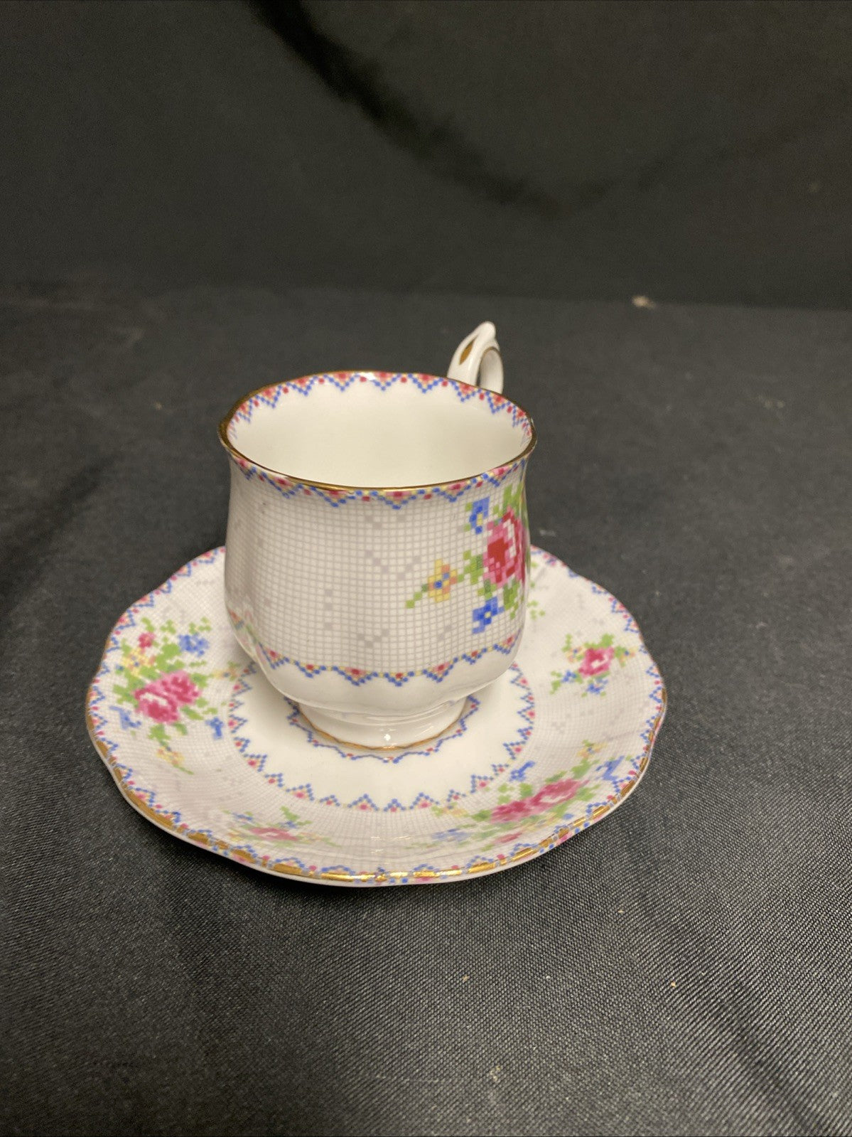 Royal Albert Bone China Petit Point RD778676 Tea Cup & Saucer - (1759)