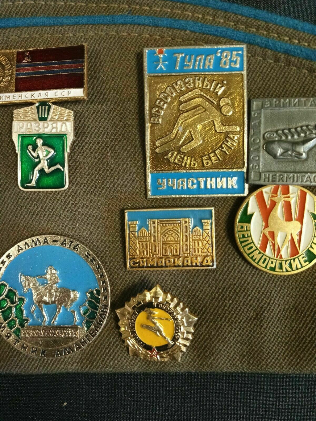 RUSSIAN Pilotka Flat Hat with 24 Pin badges & 3 fabric patches Military - (7968)