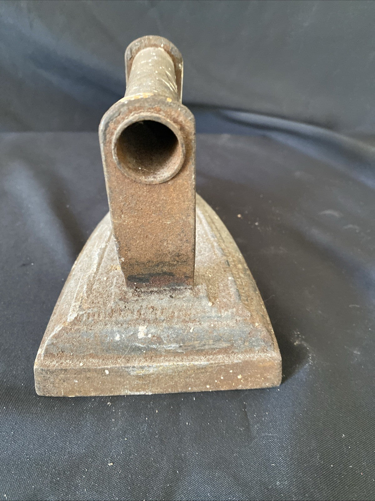 Antique Cast Iron Flat Clothes Iron Large Heavy Doorstop Kitchenalia - (1206)