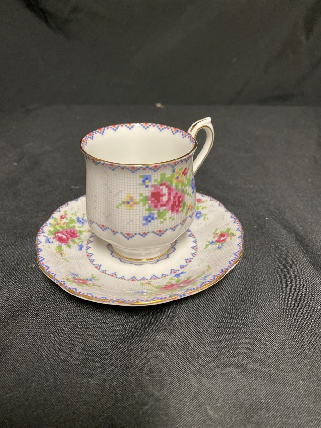 Royal Albert Bone China Petit Point RD778676 Tea Cup & Saucer - (1757)