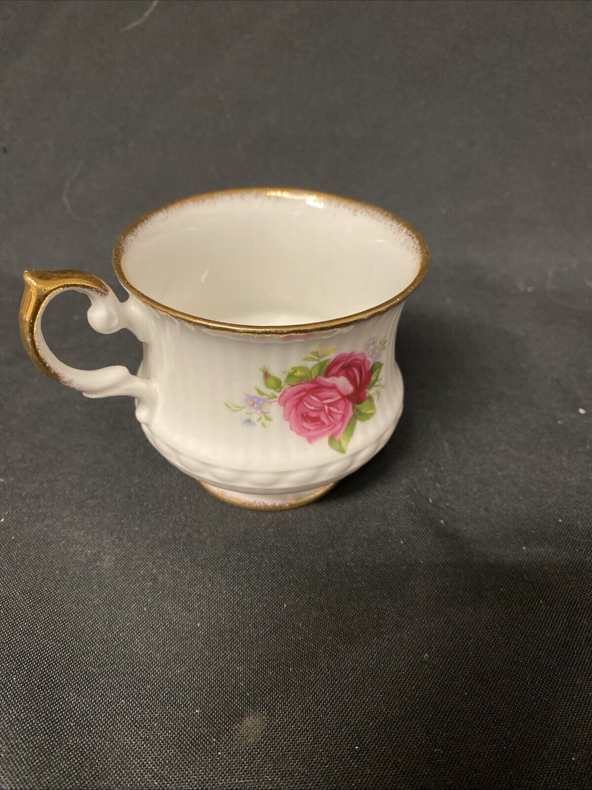 Rosina China Co. Ltd Queens Roses fine Bone China England - CUP - (5838)