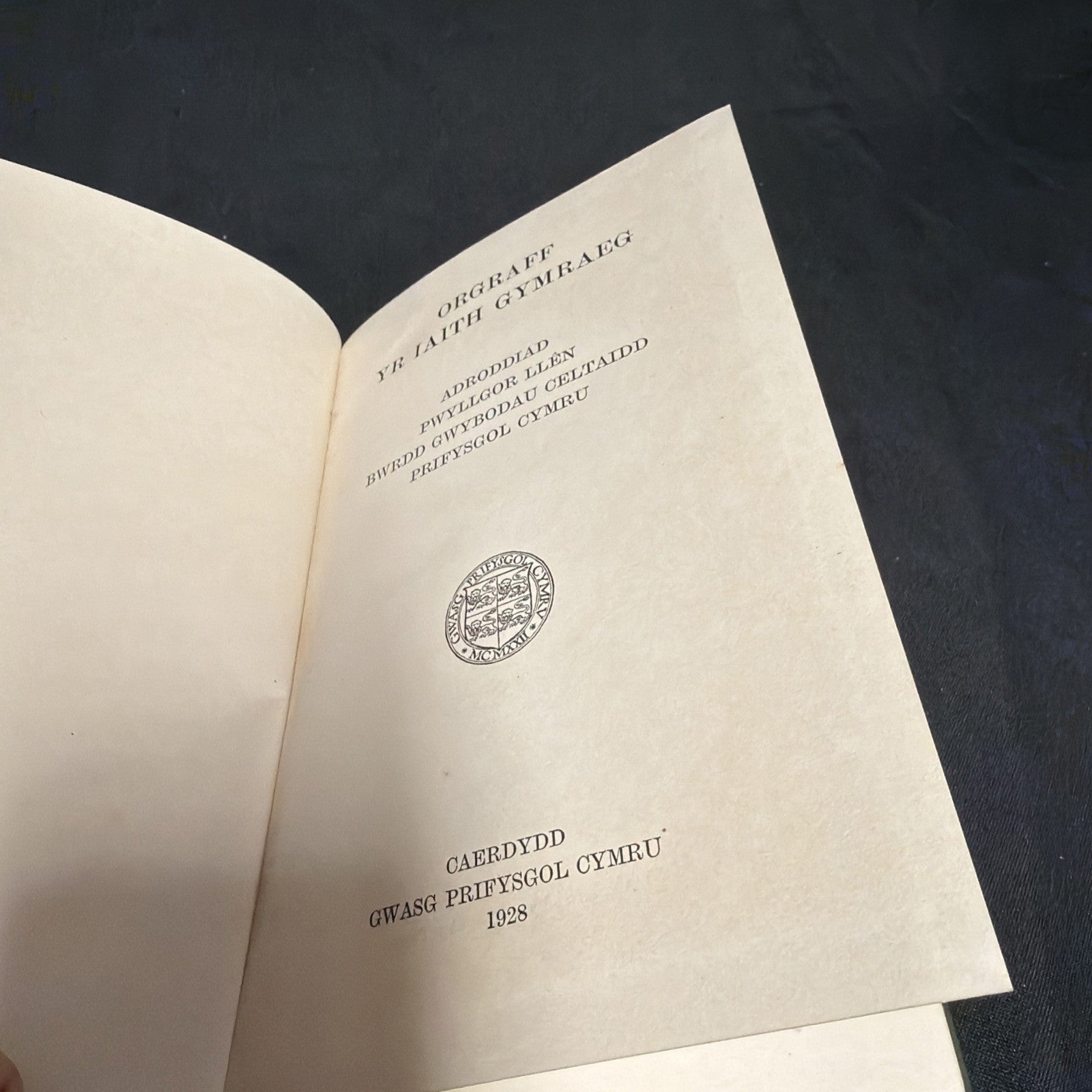 Orgraff Yr Iaith Gymraeg, Prifysgol cymru - Welsh Language book - (1905)