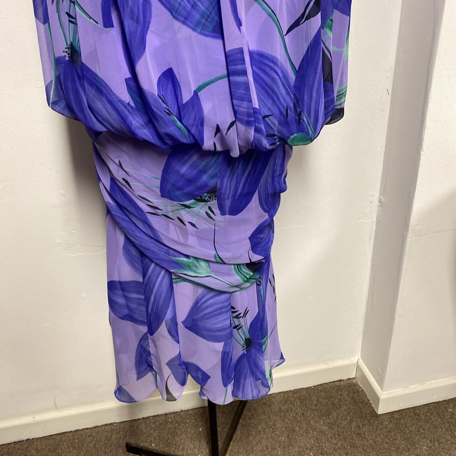 1980's Dress - Shoulder Pads Slit Arms Size 12 approx made in Hong Kong -(5043)