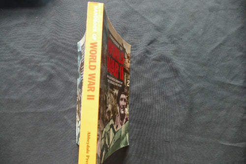 BOOK - Handbook of WORLD WAR II - Abbeydale Press (8720)