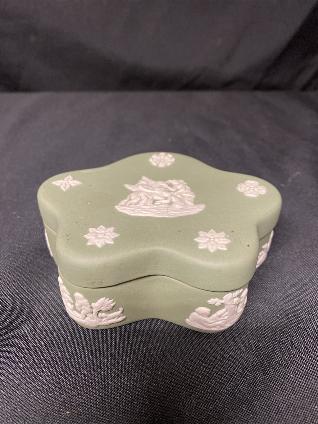 Vintage Wedgwood Jasperware Sage Trinket Box Grecian Star- (1595)